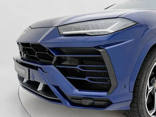 Lamborghini Urus view 10