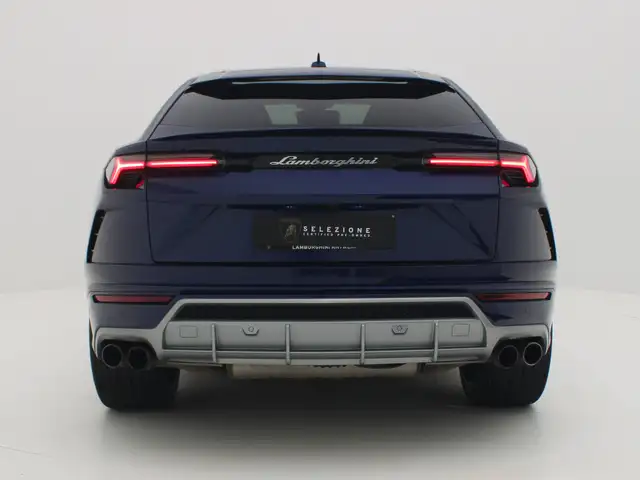 Lamborghini Urus view 5