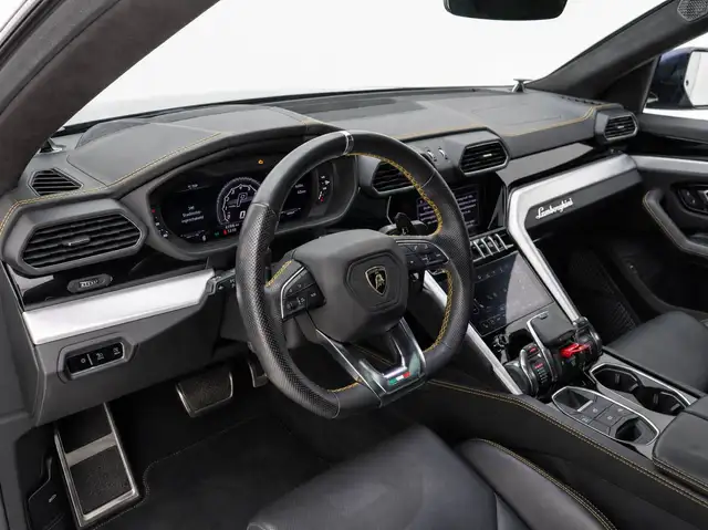 Lamborghini Urus view 12