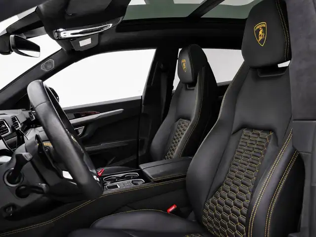 Lamborghini Urus view 13