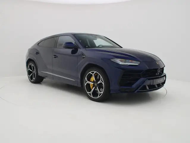 Lamborghini Urus view 9