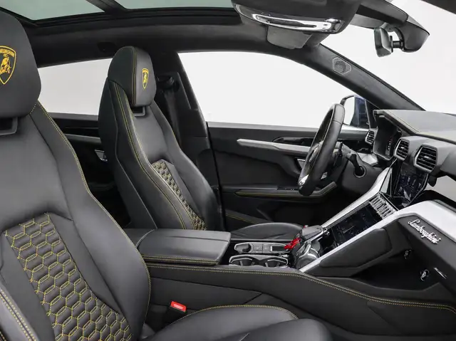 Lamborghini Urus view 14