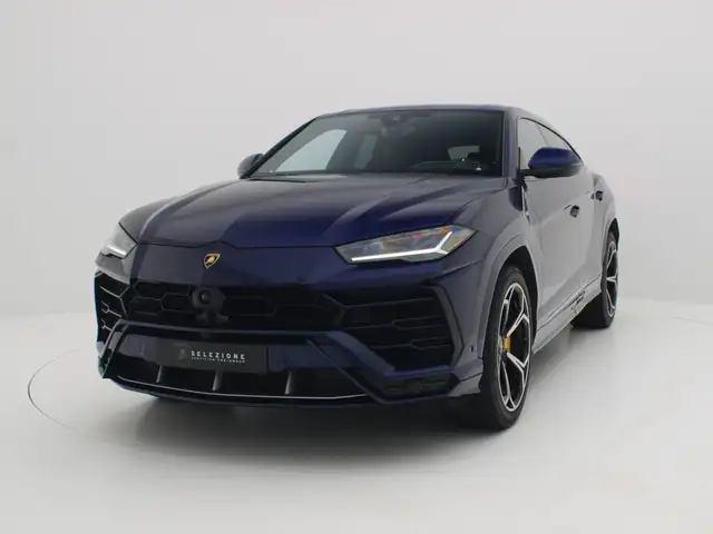 Lamborghini Urus view 2