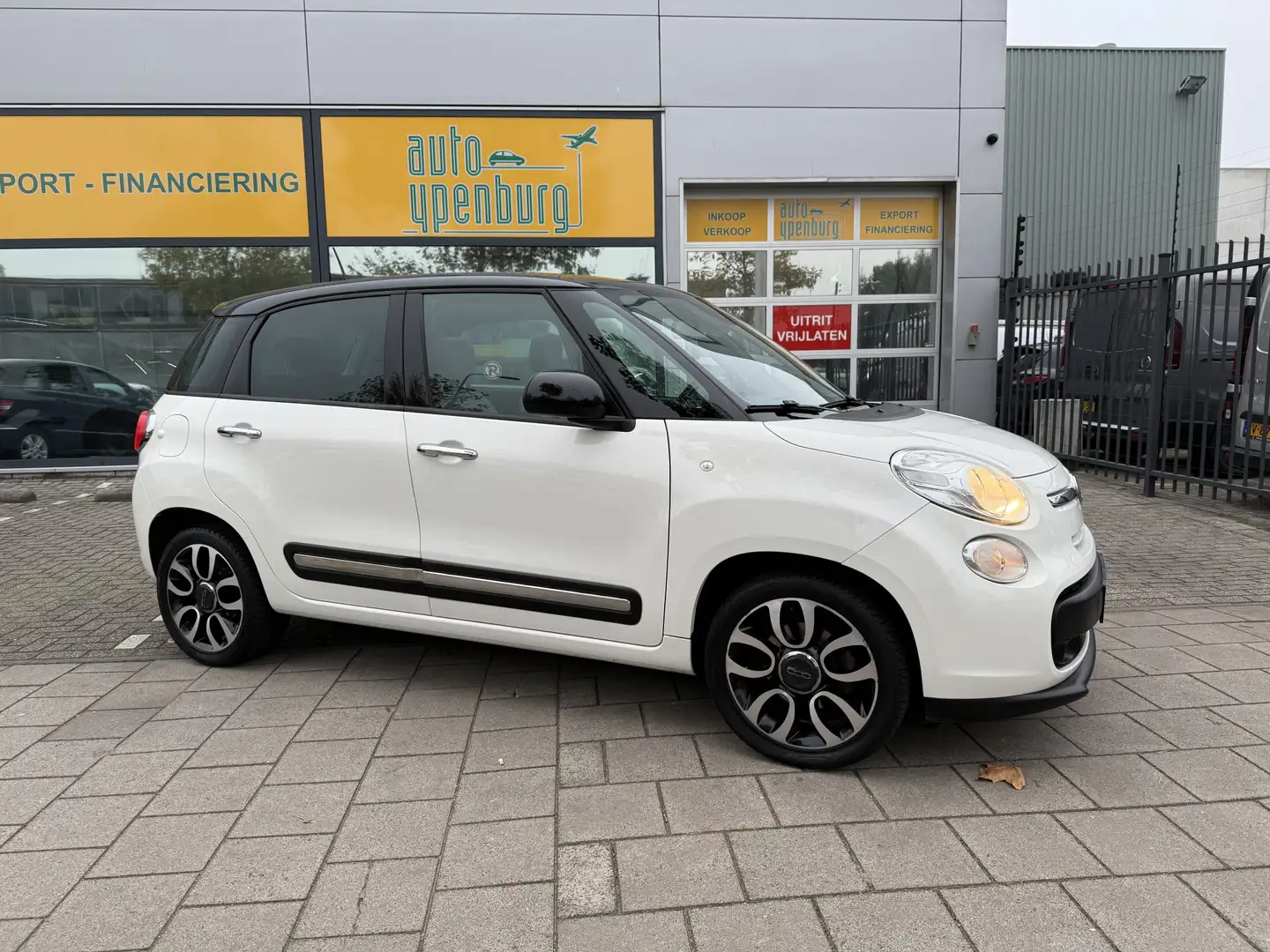 Fiat 500L 0.9 TwinAir Easy * Panoramadak * Climatronic * Nav Wit - 2