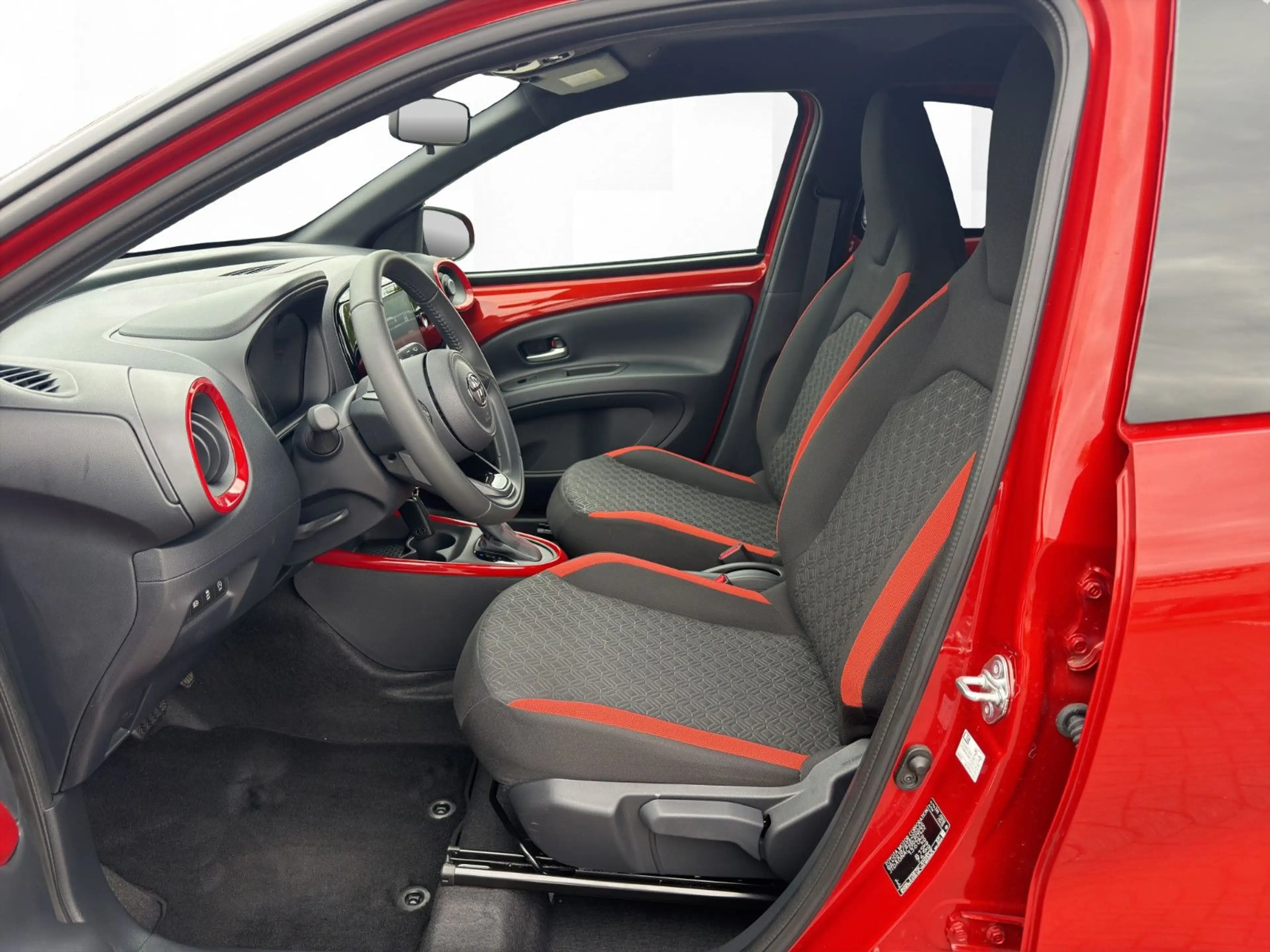 Toyota Aygo X Team D Automatik *APP*SHZ*CAM*neuwertig* — photo 10