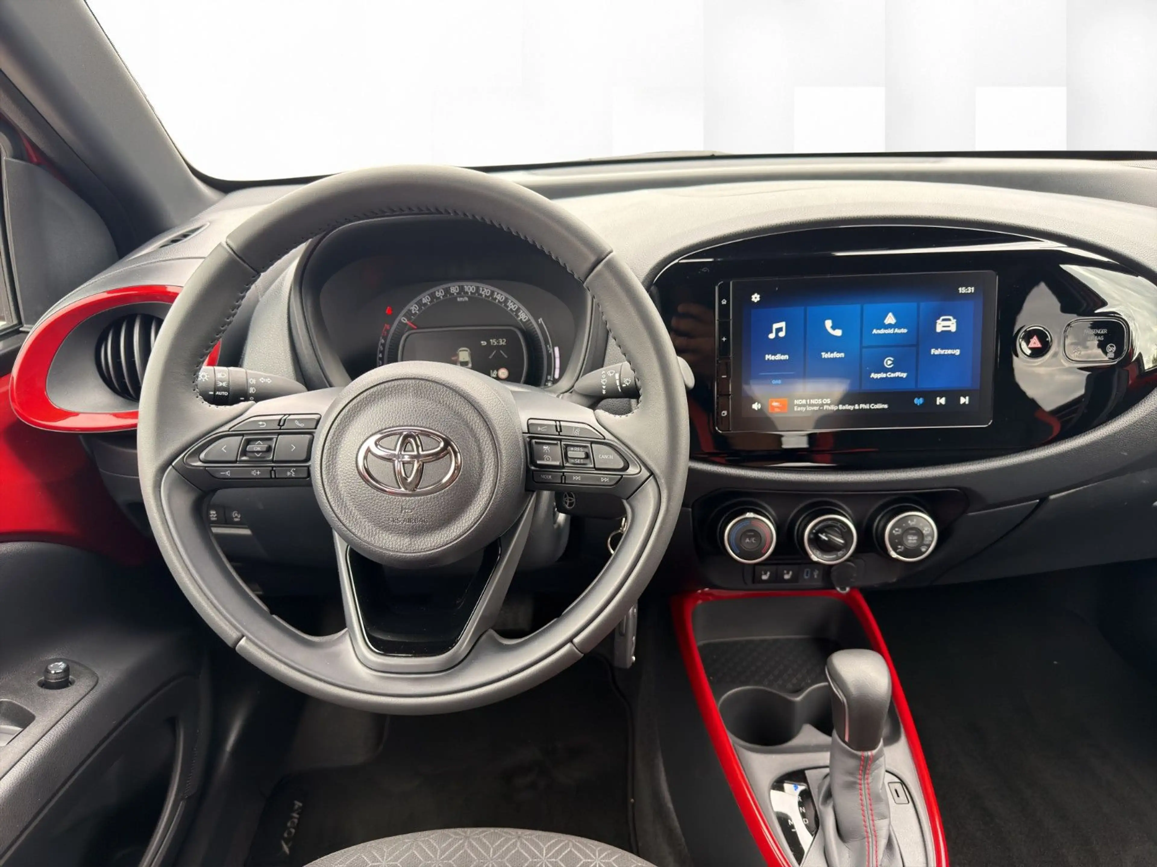 Toyota Aygo X Team D Automatik *APP*SHZ*CAM*neuwertig* — photo 13