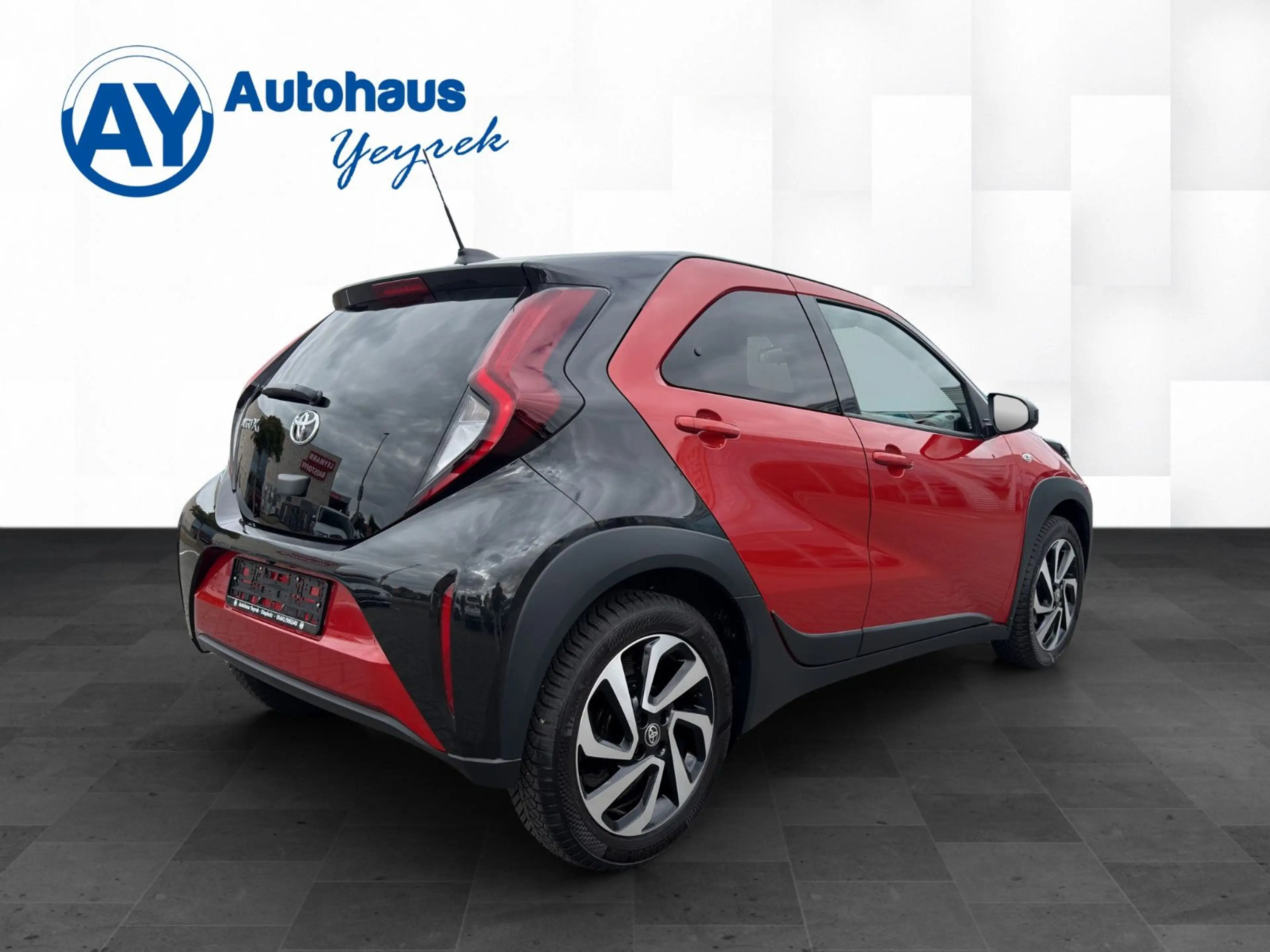 Toyota Aygo X Team D Automatik *APP*SHZ*CAM*neuwertig* — photo 5