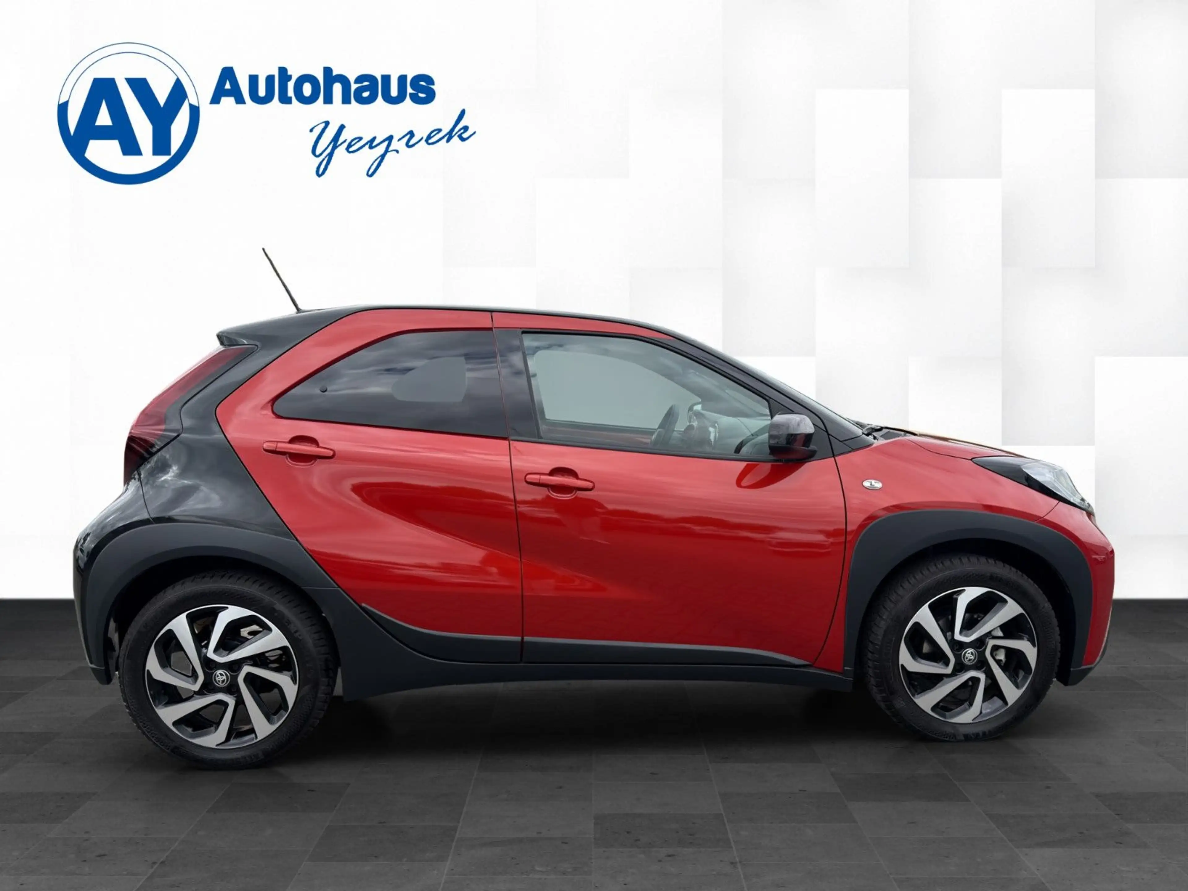 Toyota Aygo X Team D Automatik *APP*SHZ*CAM*neuwertig* — photo 4