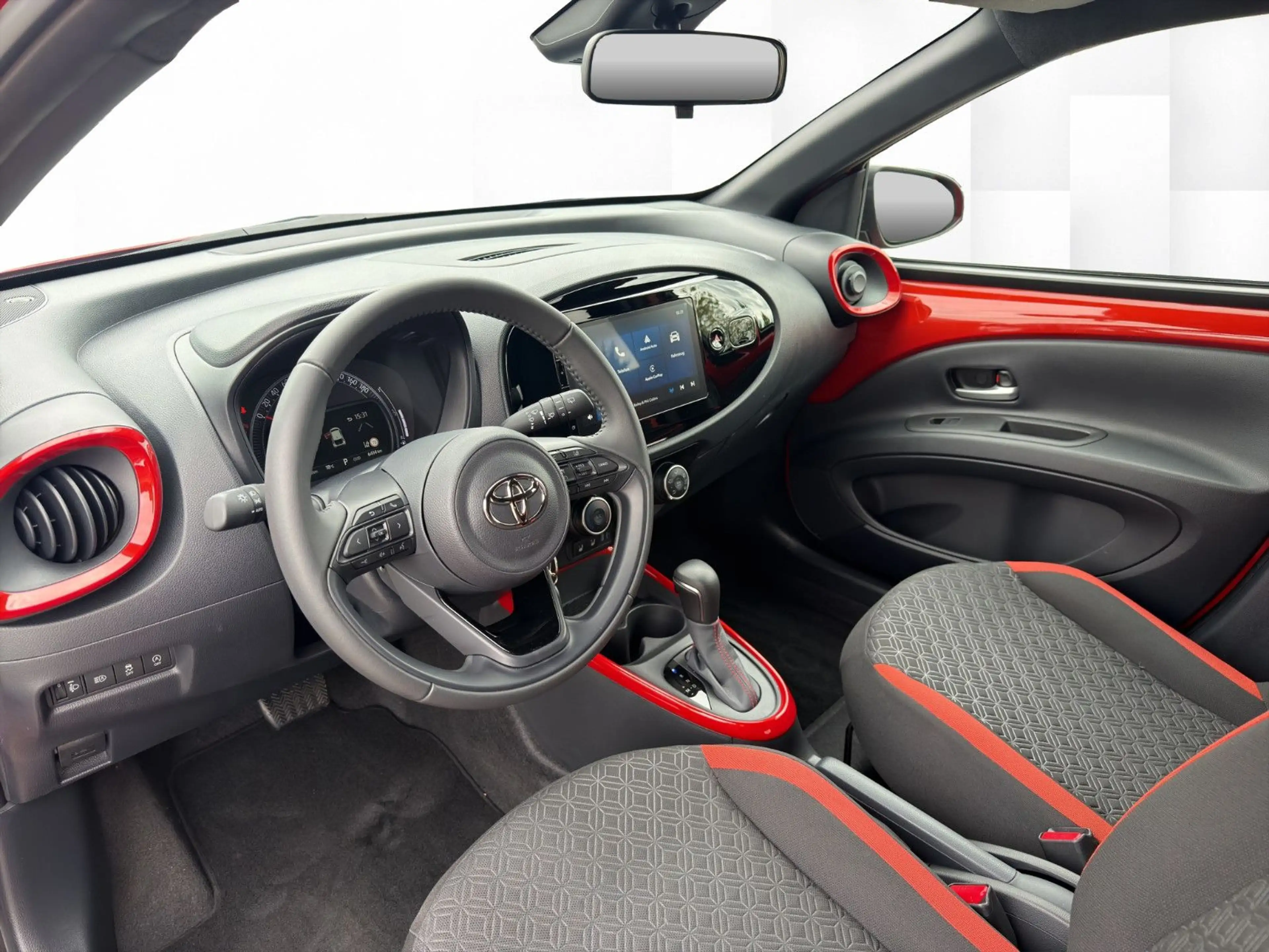 Toyota Aygo X Team D Automatik *APP*SHZ*CAM*neuwertig* — photo 11