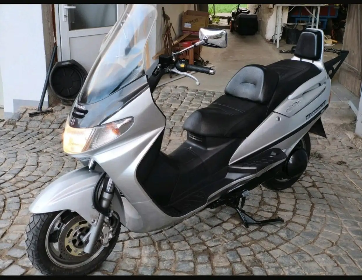 Suzuki Burgman 400