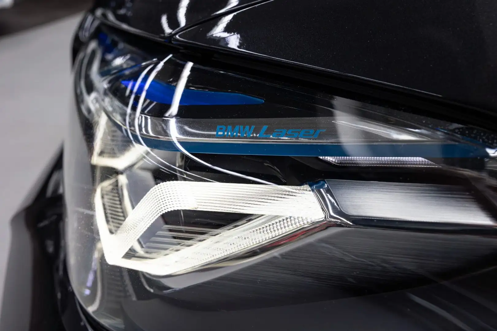 BMW 530 xdT M Sport Laser HUD Pano H&K DAPro AHK StHz Grijs - 2