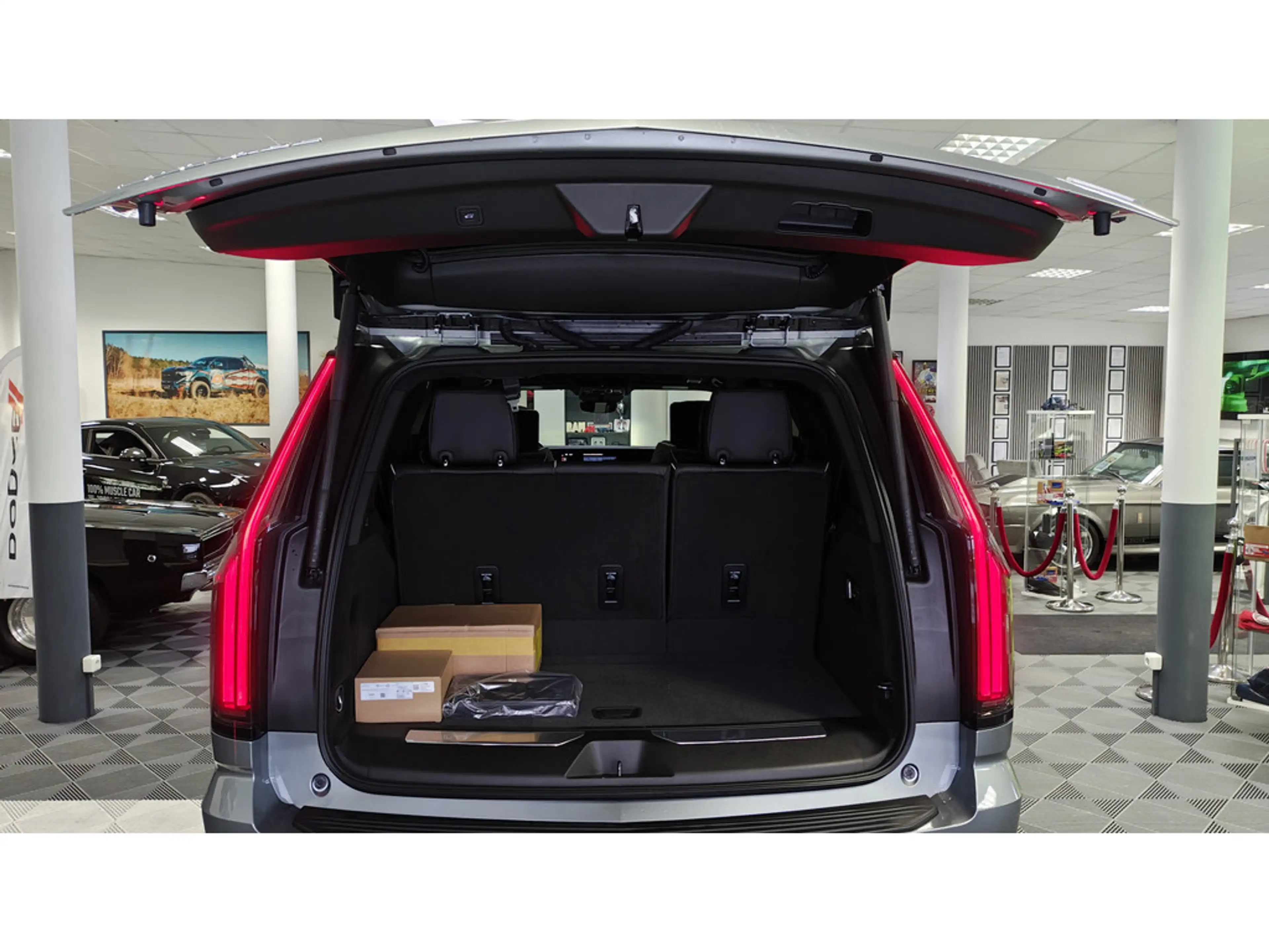 Cadillac Escalade V-Series 692 PS Carbon 24 Zoll VOLL — photo 15