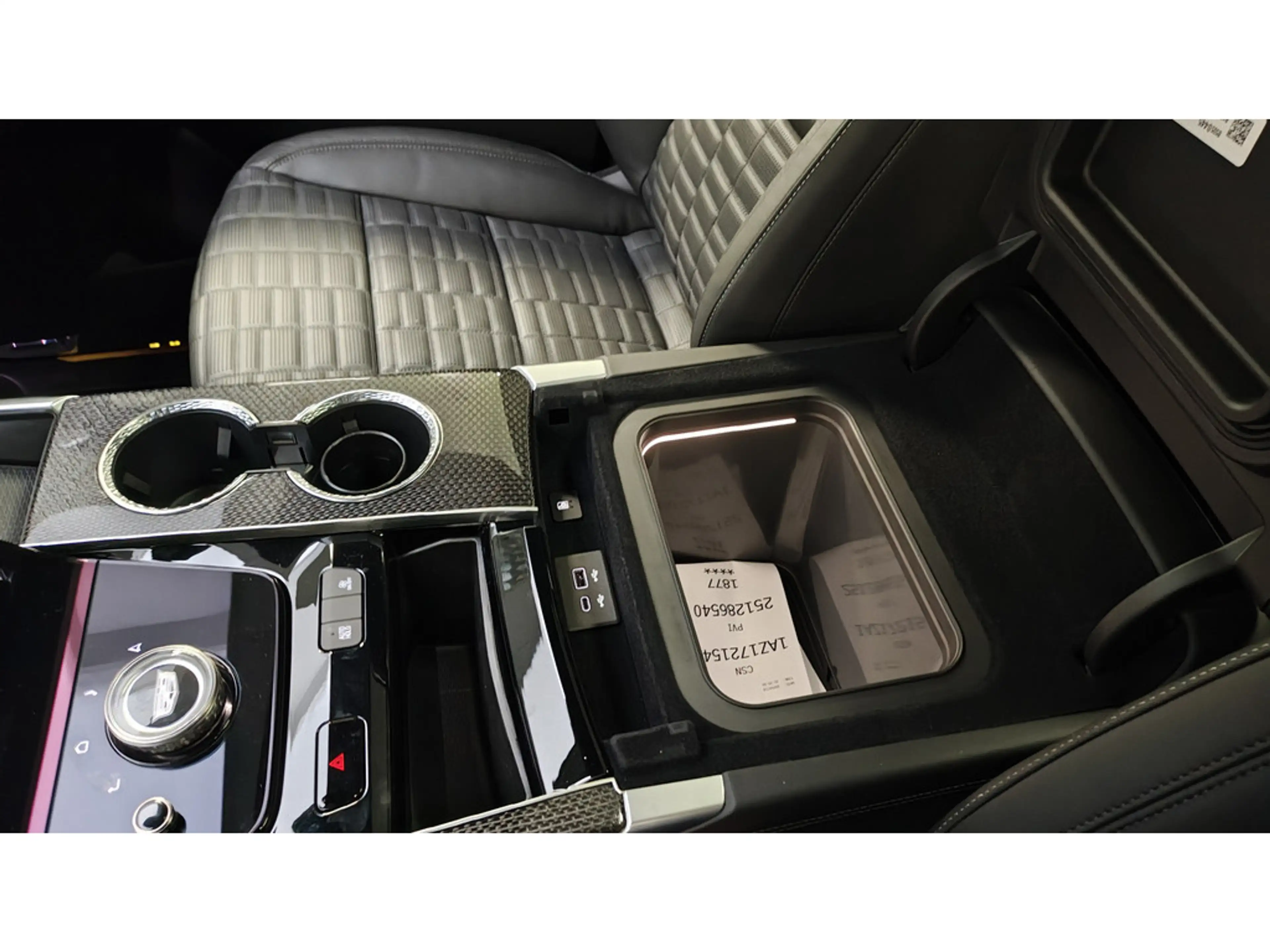 Cadillac Escalade V-Series 692 PS Carbon 24 Zoll VOLL — photo 30