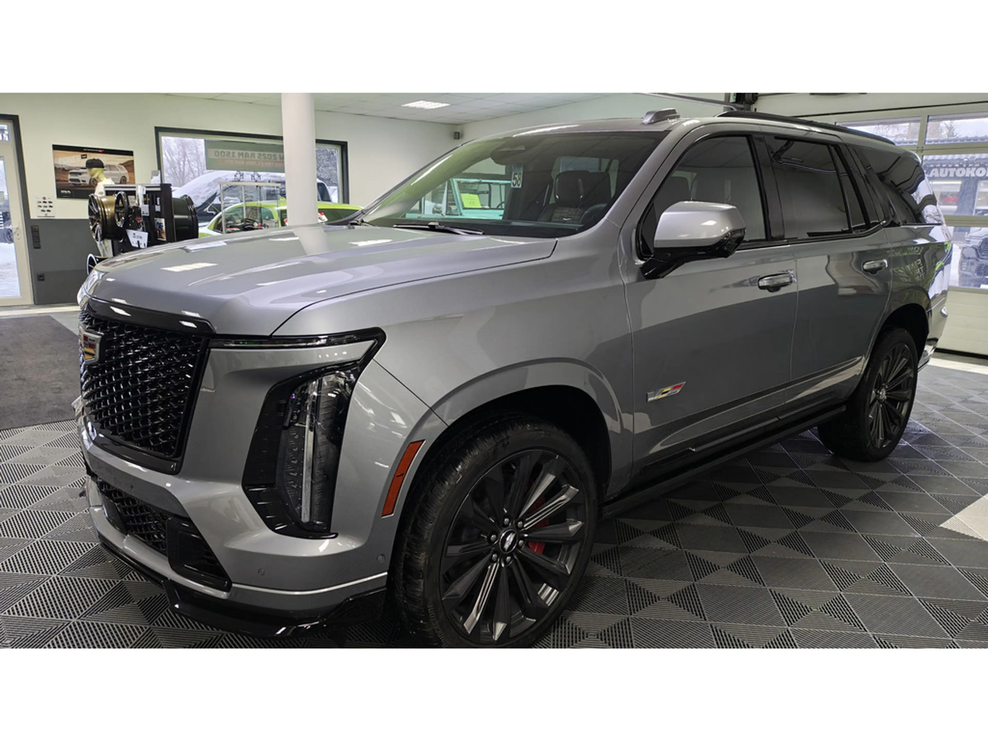 Cadillac Escalade V-Series 692 PS Carbon 24 Zoll VOLL — photo 6