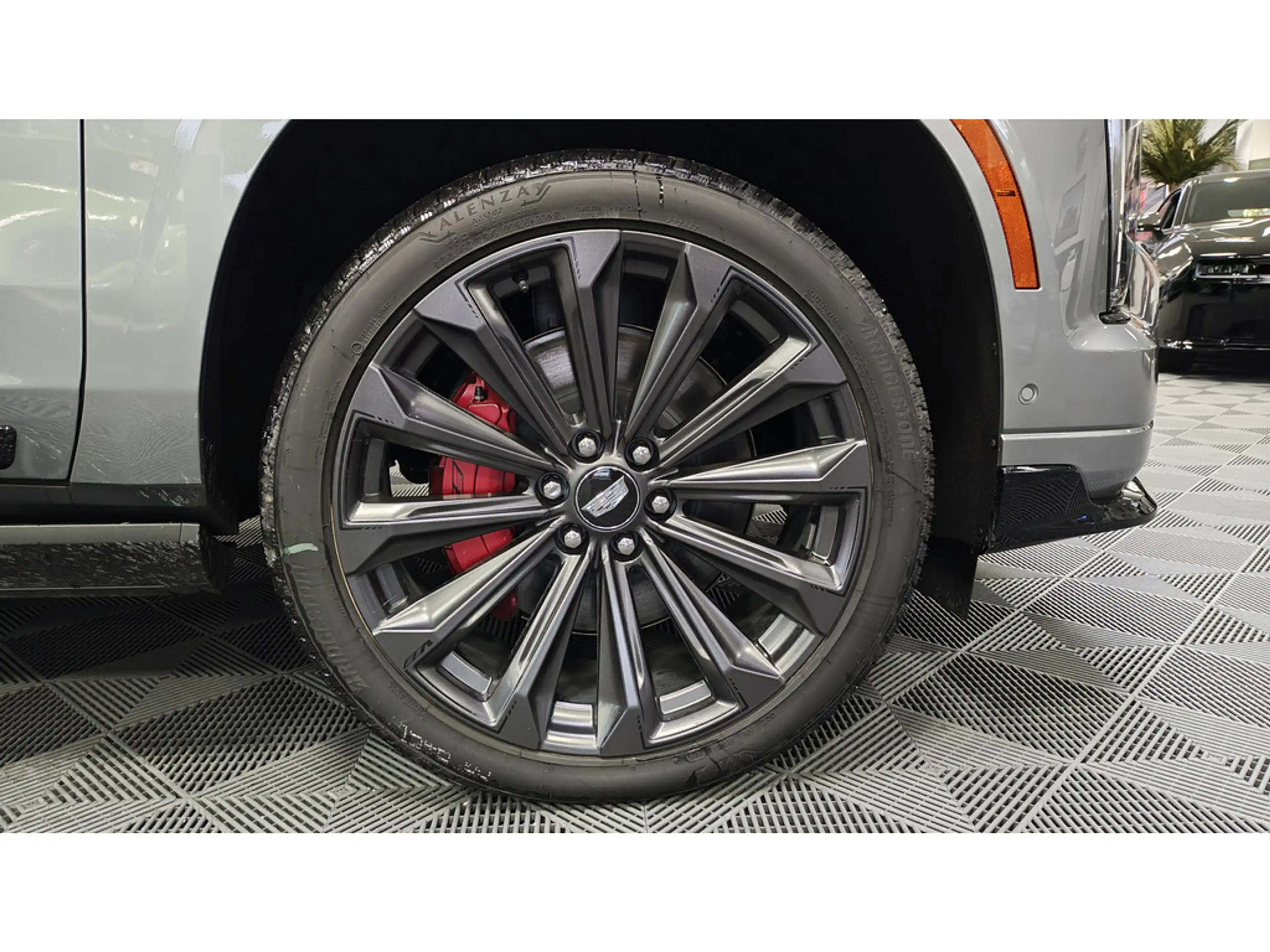 Cadillac Escalade V-Series 692 PS Carbon 24 Zoll VOLL — photo 8