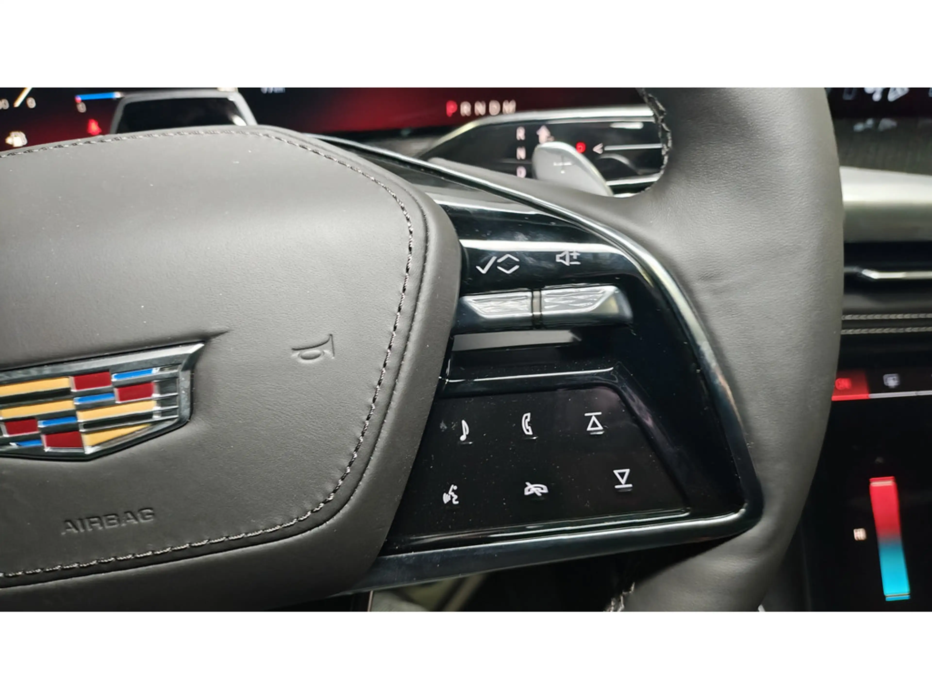 Cadillac Escalade V-Series 692 PS Carbon 24 Zoll VOLL — photo 28
