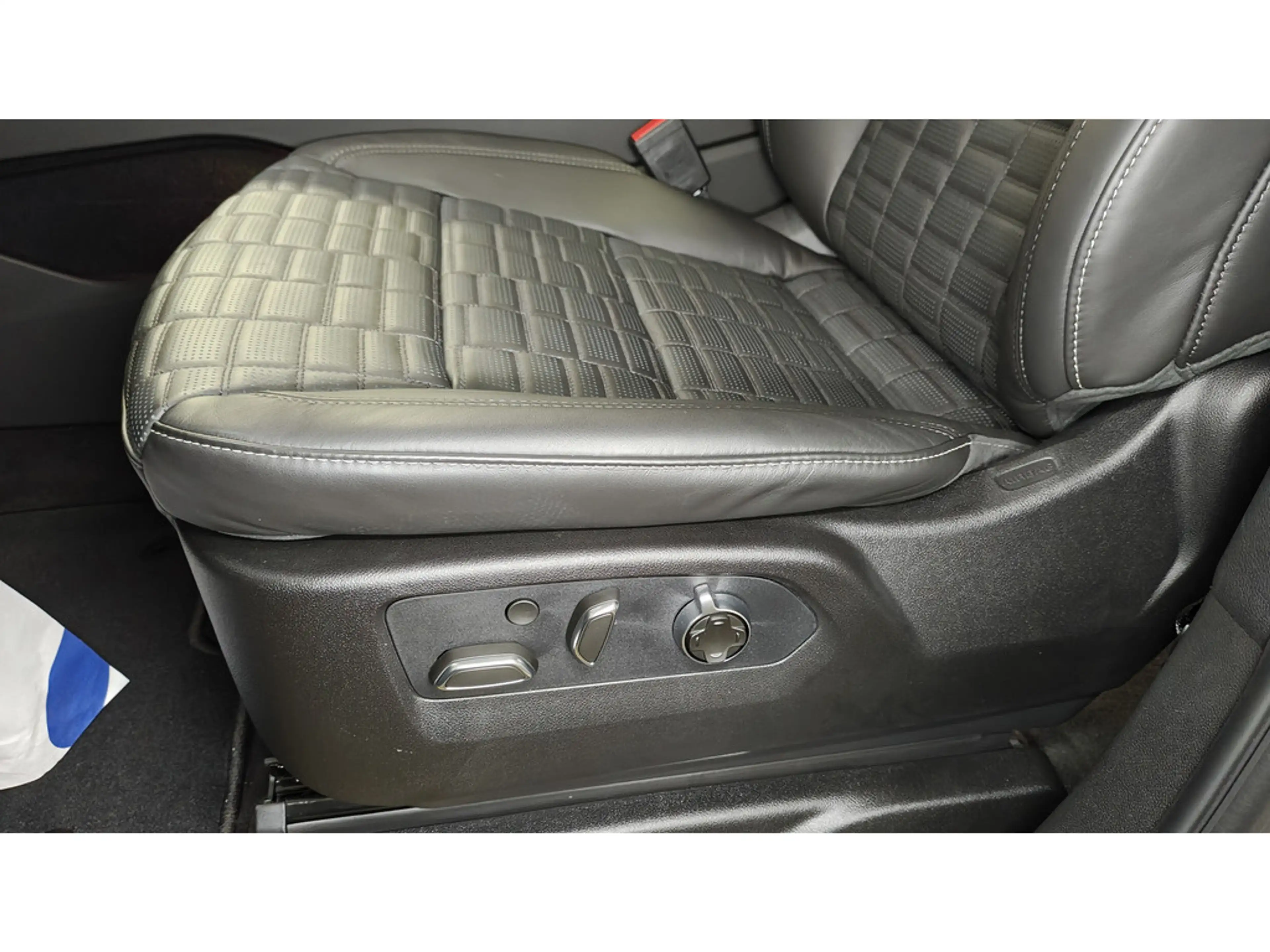 Cadillac Escalade V-Series 692 PS Carbon 24 Zoll VOLL — photo 35