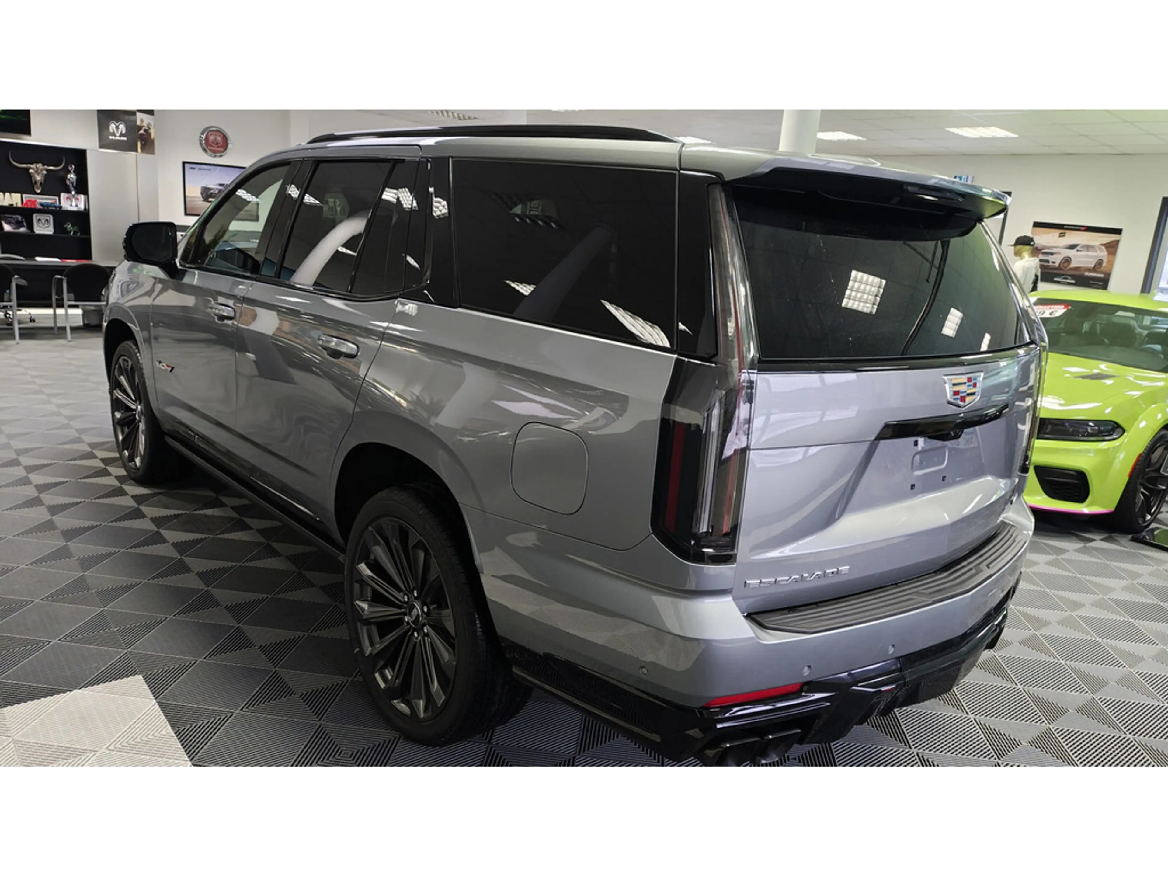 Cadillac Escalade V-Series 692 PS Carbon 24 Zoll VOLL — photo 5
