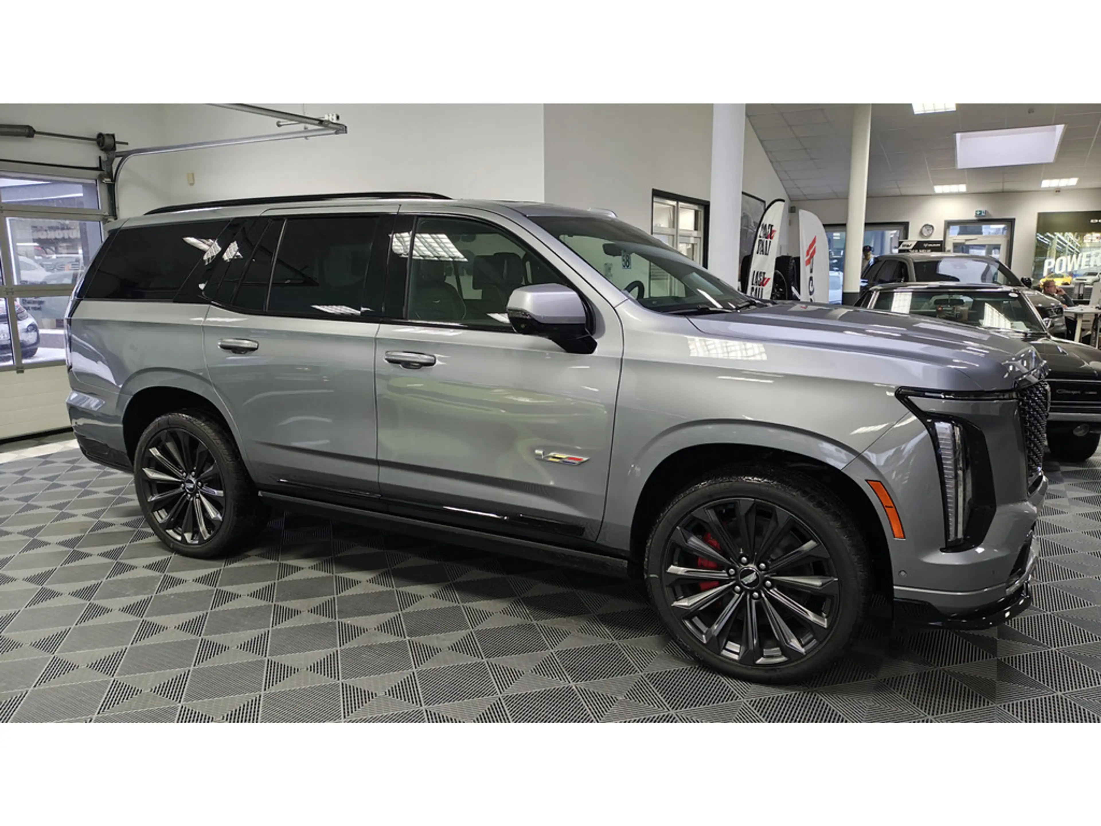 Cadillac Escalade V-Series 692 PS Carbon 24 Zoll VOLL — photo 2