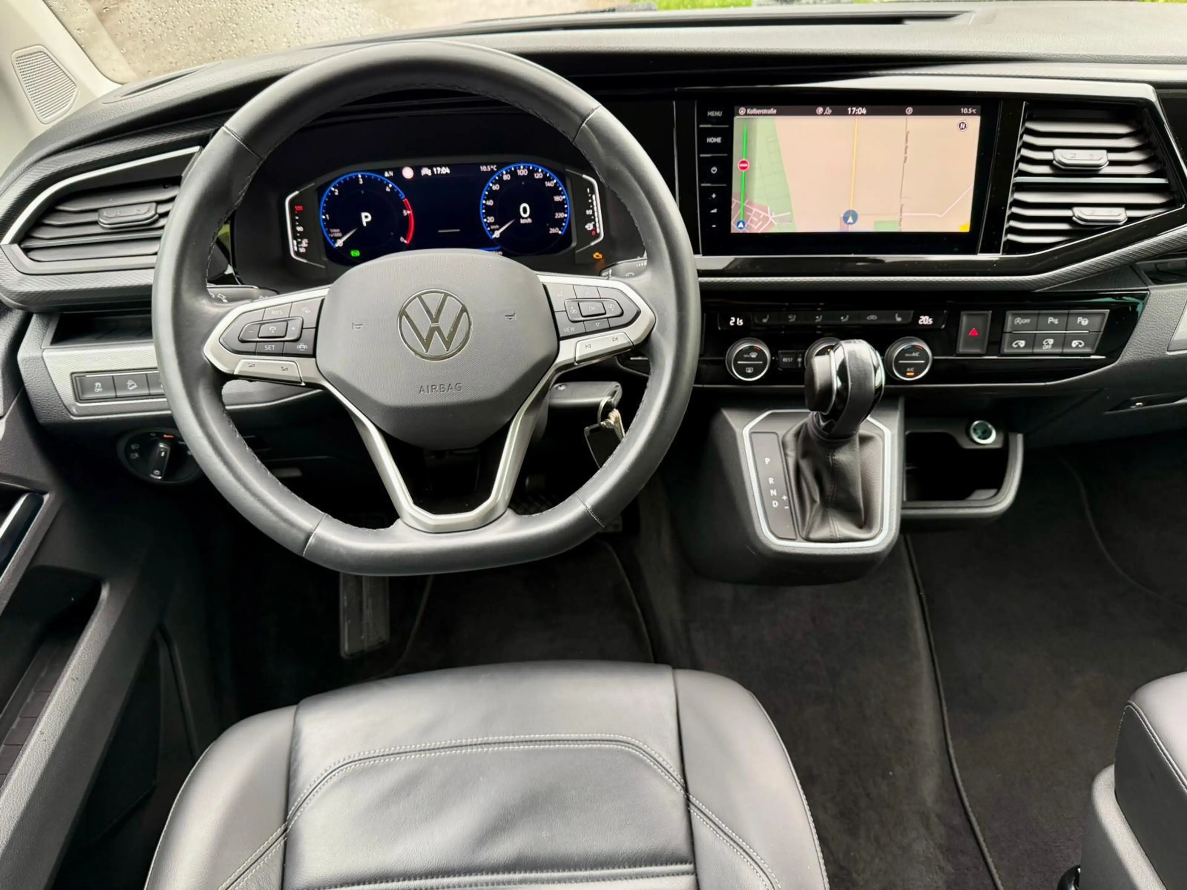 Volkswagen T6.1 Multivan 4MOTION Highline — photo 14