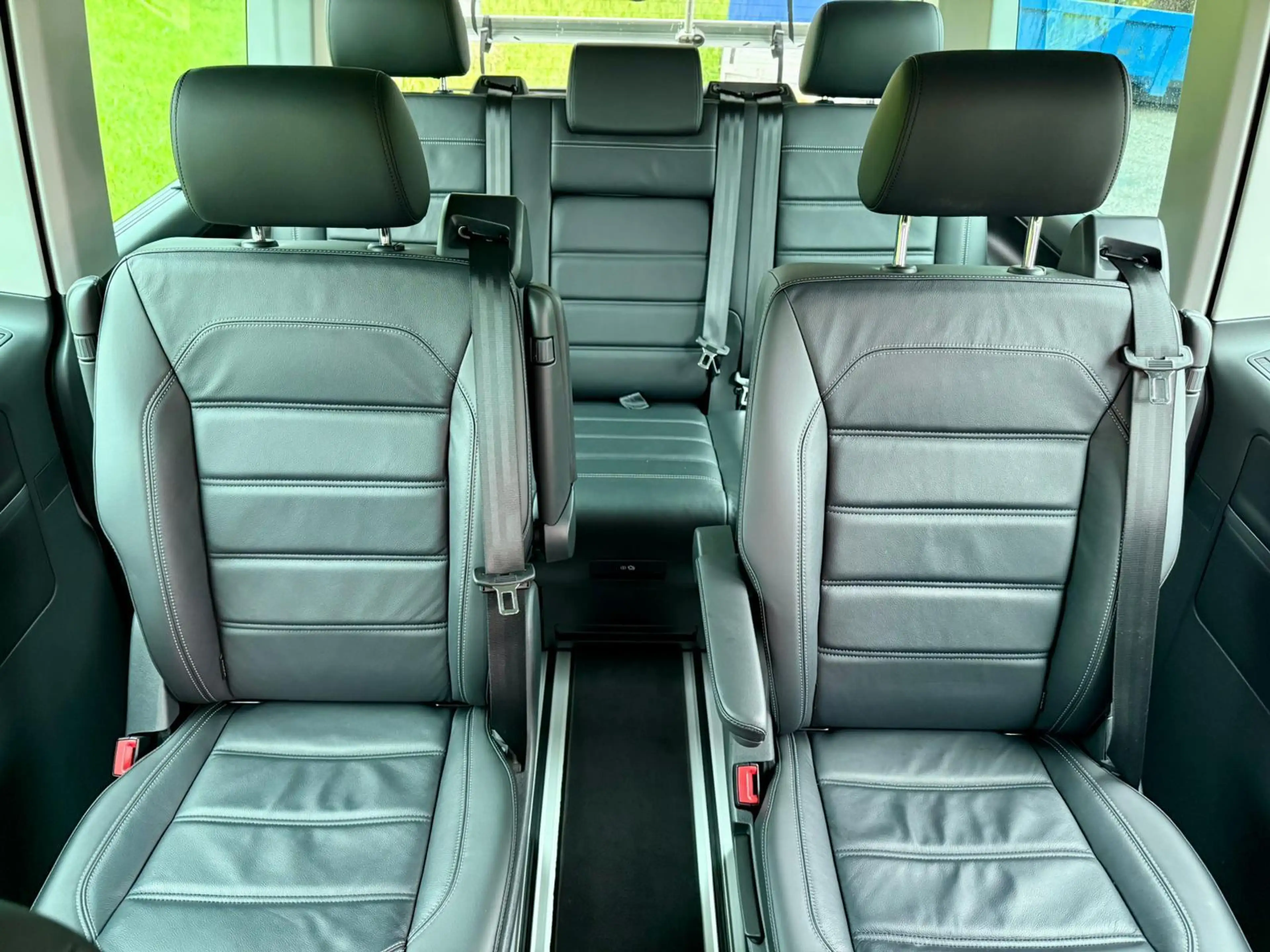 Volkswagen T6.1 Multivan 4MOTION Highline — photo 15