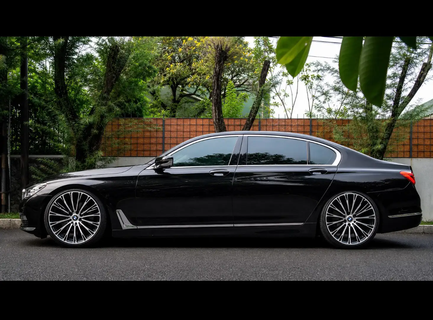 BMW 730 Executive Lounge, - 1