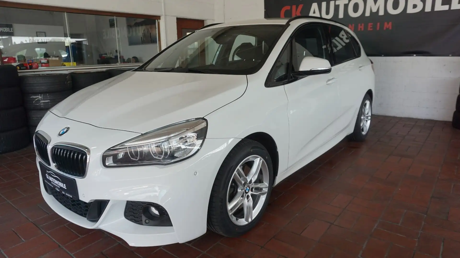 BMW 220 d xDrive Acti.TourerNAVI LED AHK M-SPORT!!! Weiß - 2