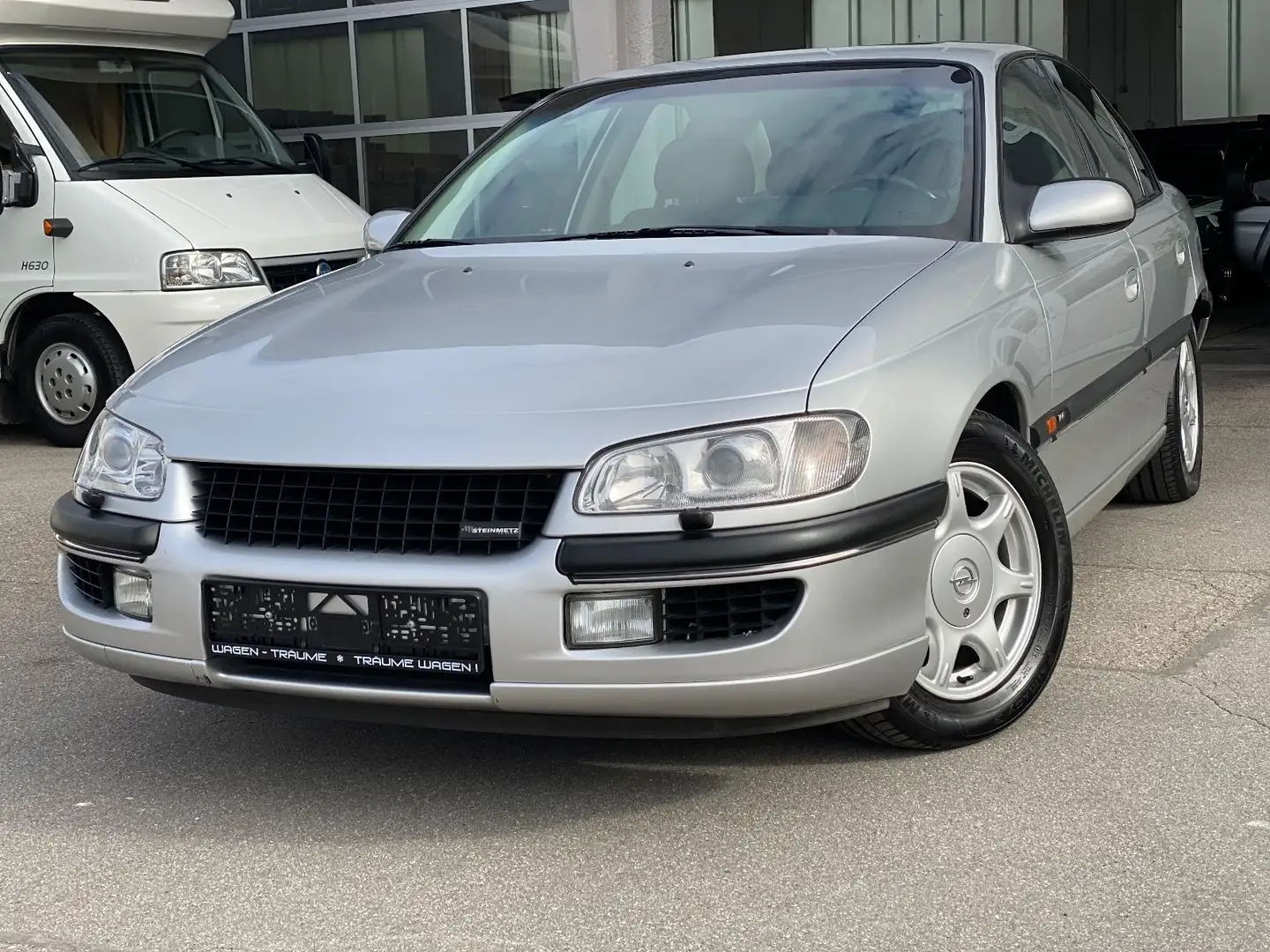 Opel Omega 3.0 MV6 Silber - 1