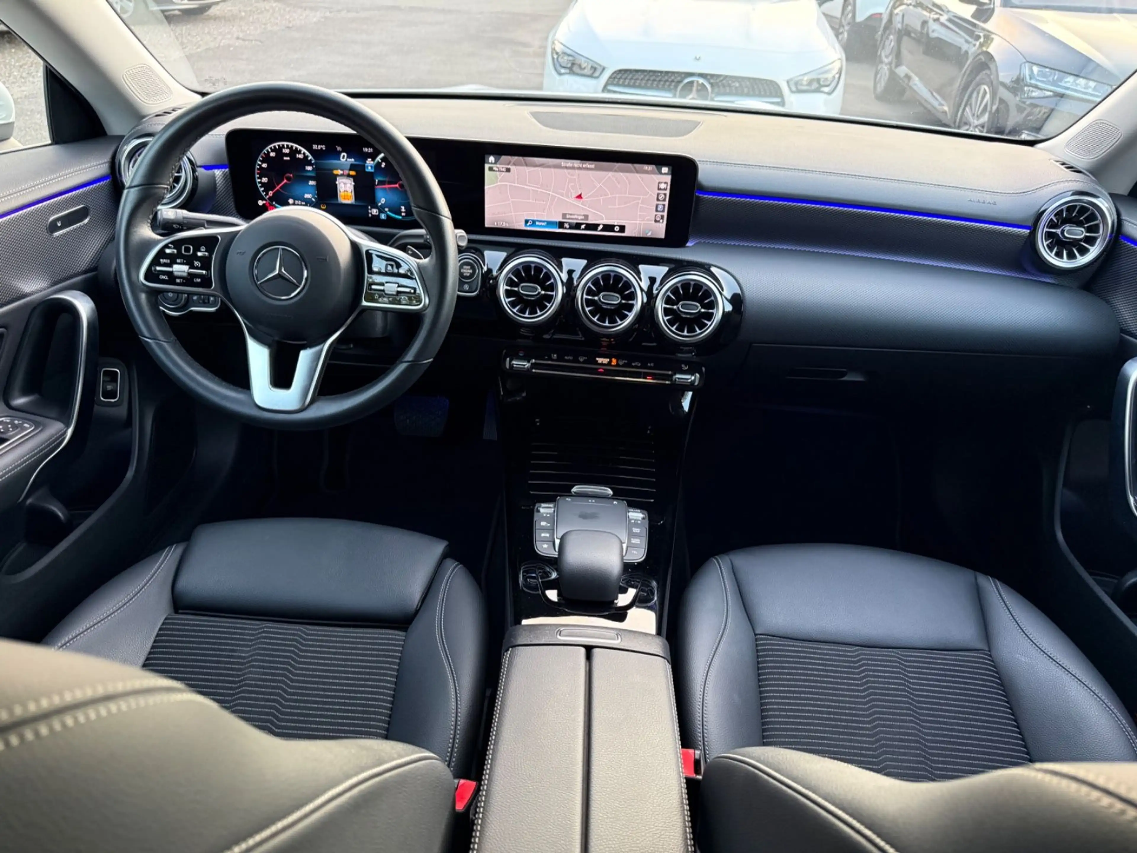 Mercedes-Benz CLA 220 d — photo 2
