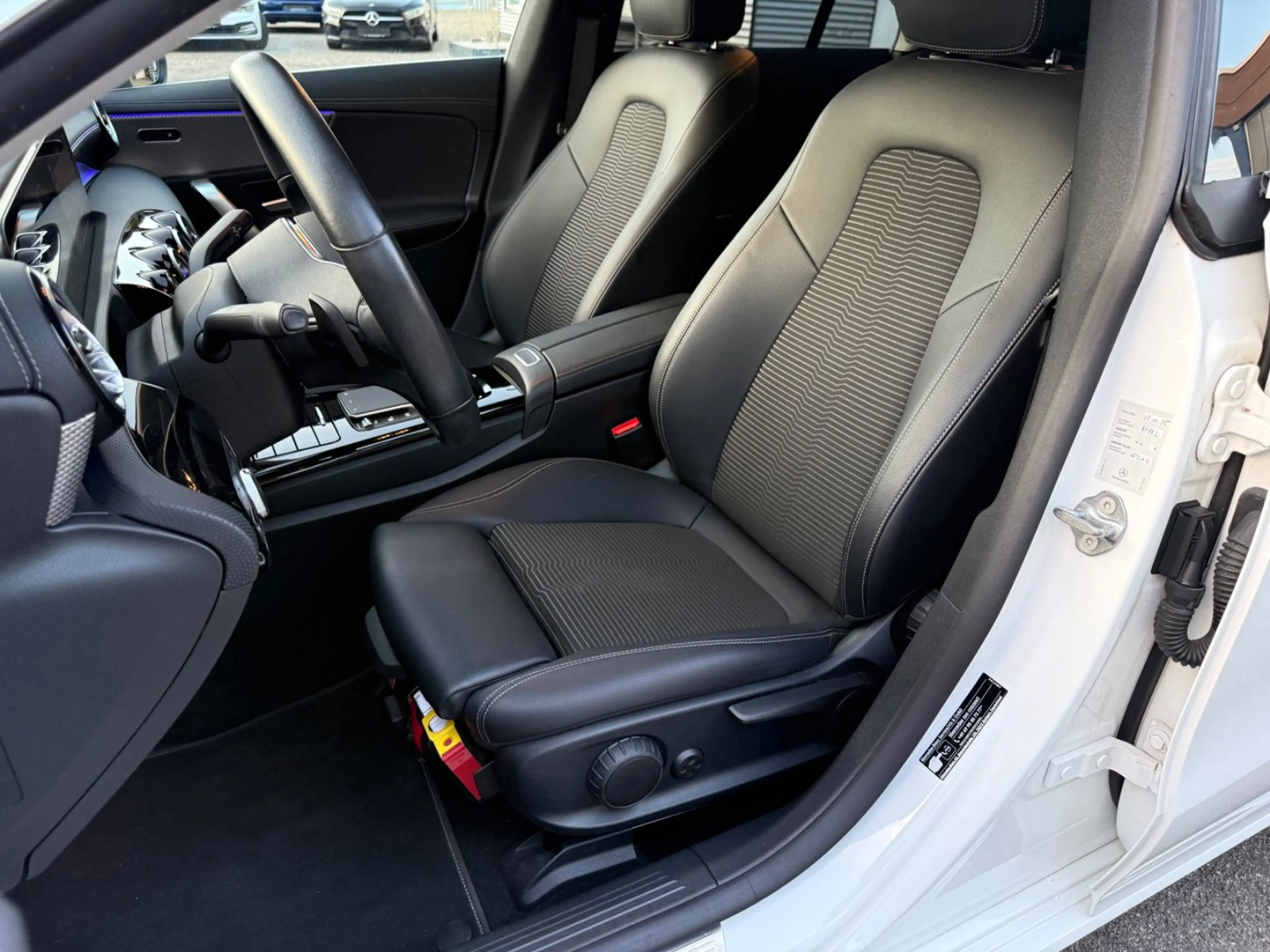 Mercedes-Benz CLA 220 d — photo 13
