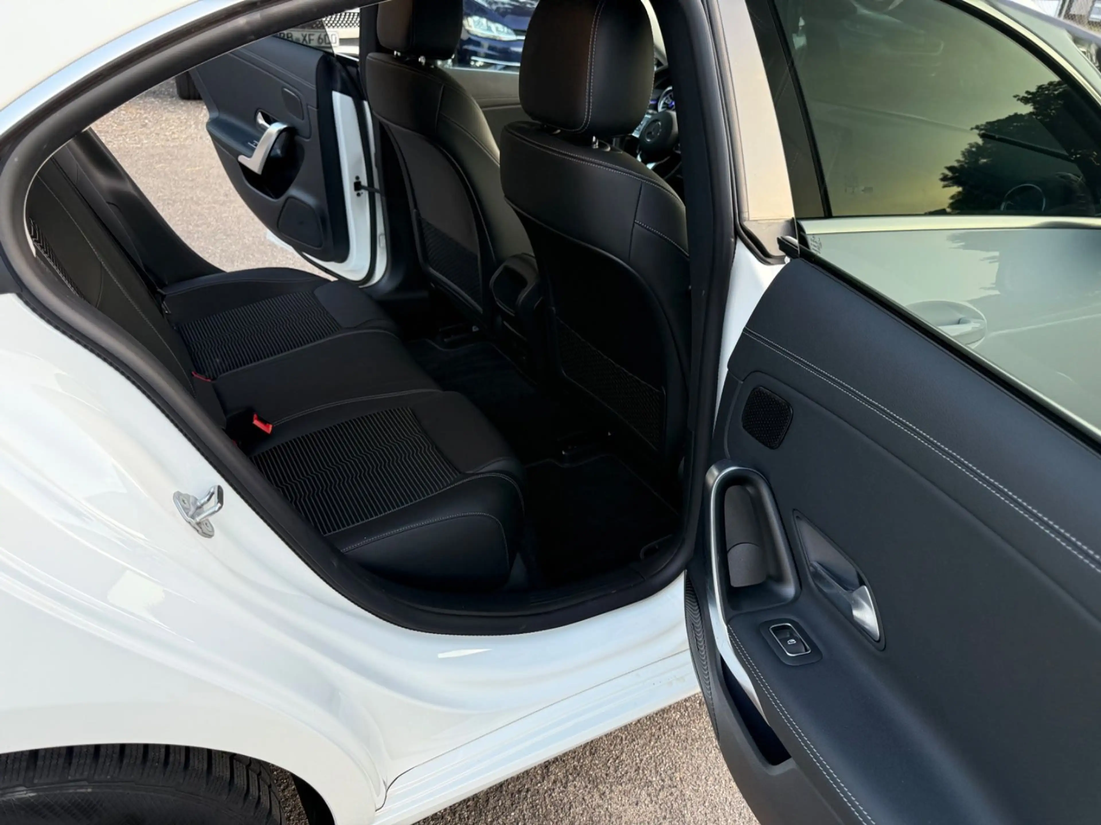 Mercedes-Benz CLA 220 d — photo 15