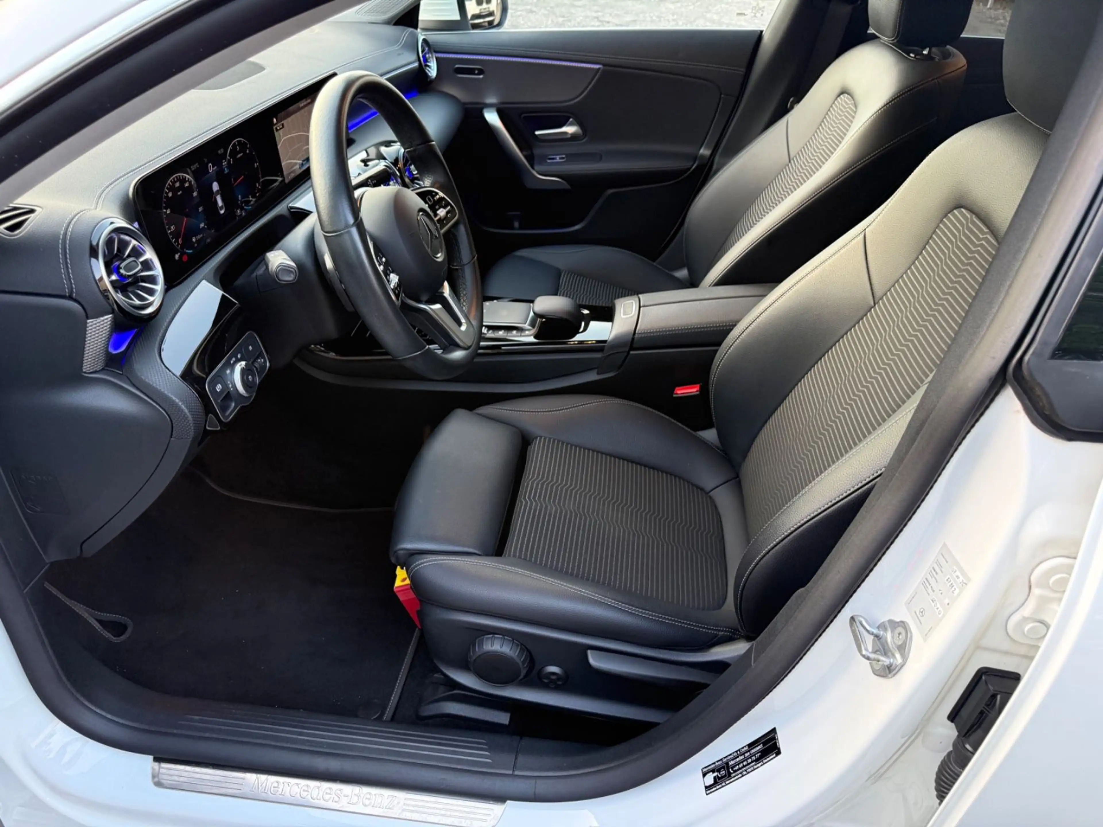 Mercedes-Benz CLA 220 d — photo 11