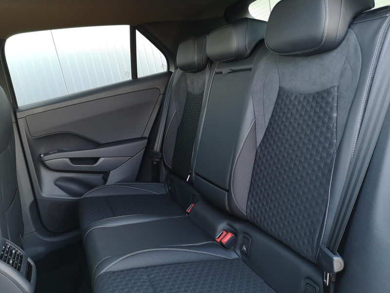 Volkswagen T-Roc 1.5eTSI DSG R-Line AHK ACC el. Hk 18 Zoll — photo 9
