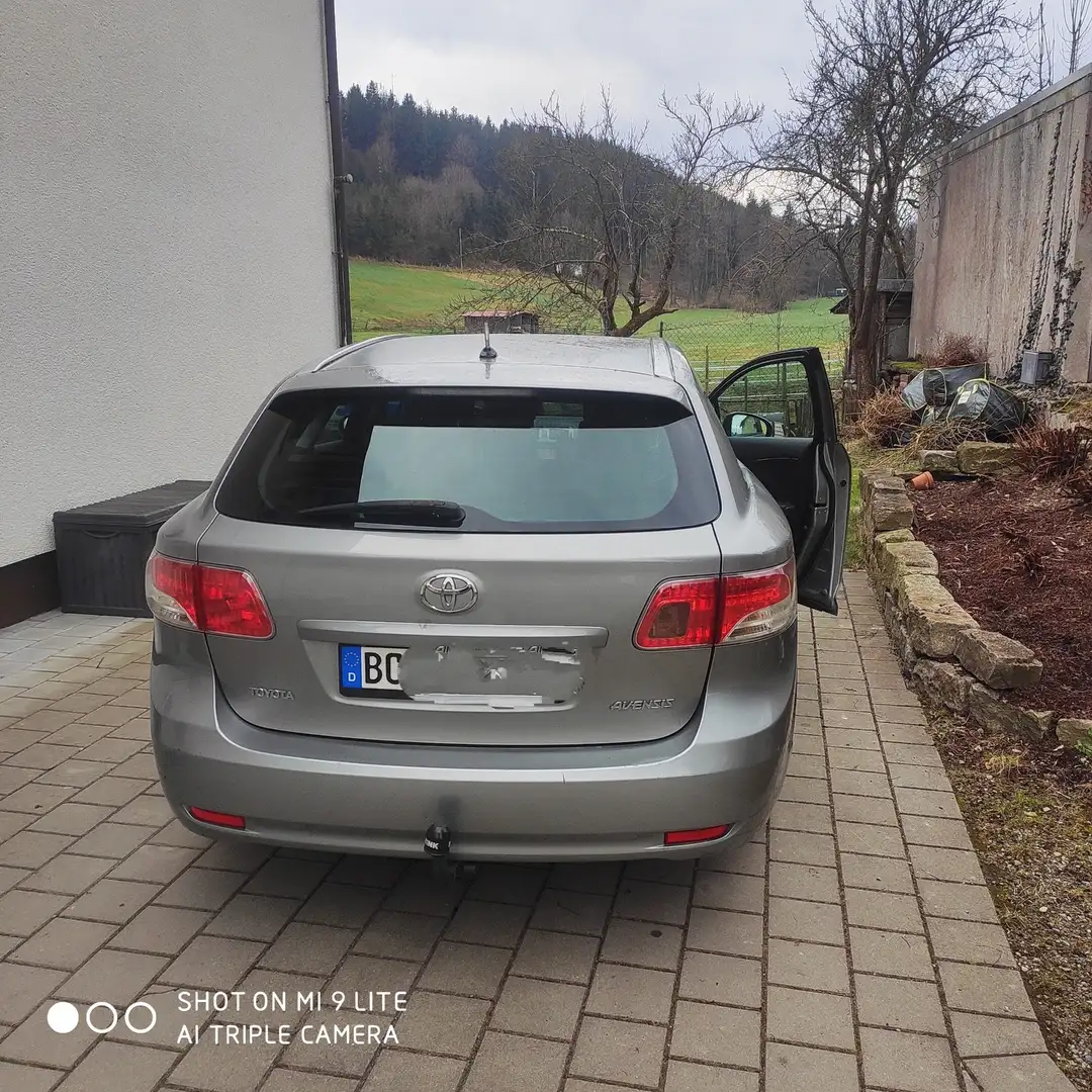 Toyota Avensis Combi 1.8 Multidrive S Executive - 1
