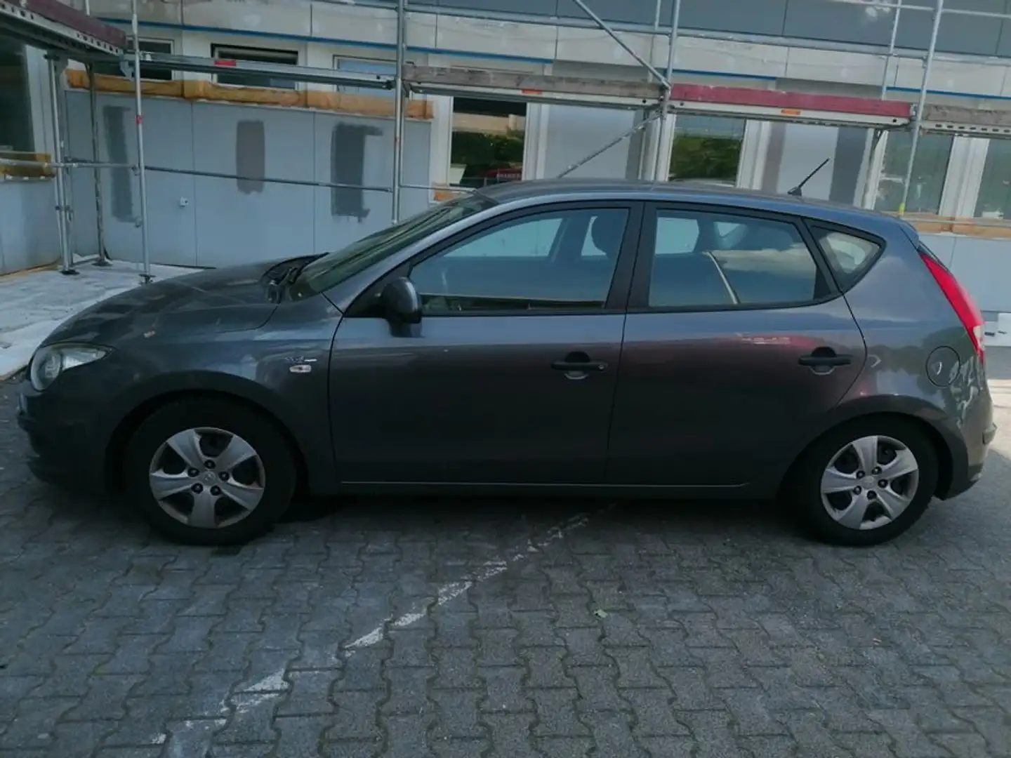 Hyundai i30 Edition+Klima.8fachber.TÜ9.26.1A. Grau - 2