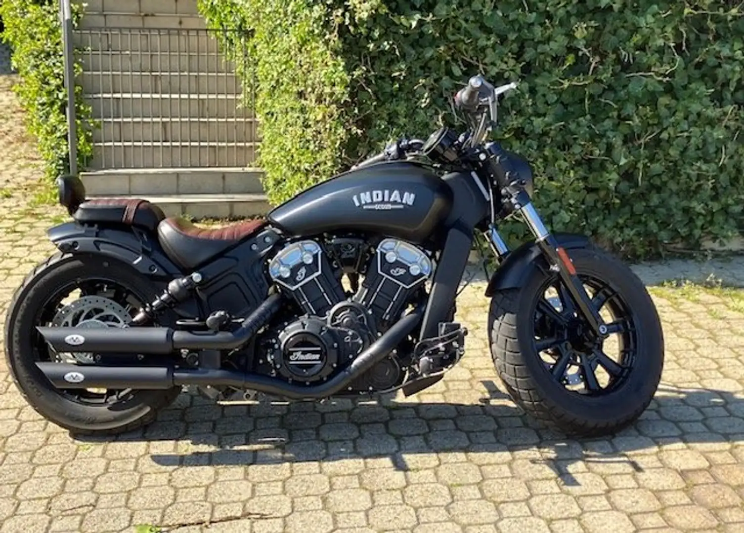 Indian Scout Bobber Noir - 1