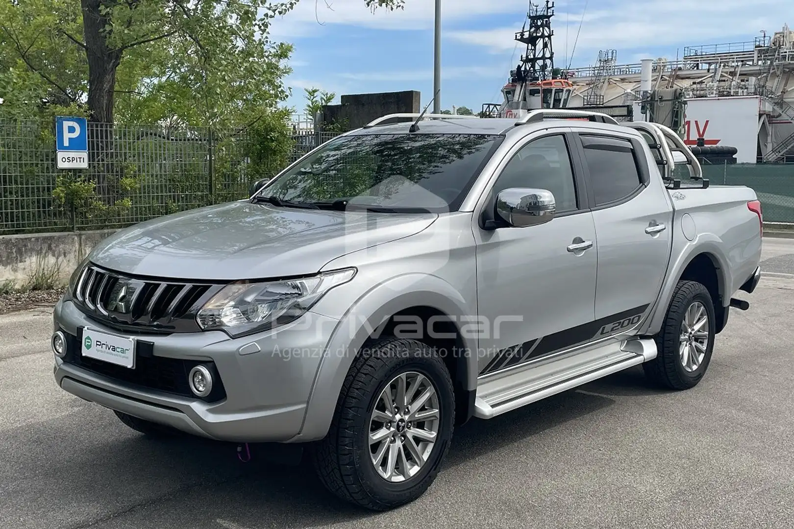 Mitsubishi L200 L200 2.4 DI-D/181CV Double Cab Intense Hp Mivec SD Stříbrná - 1