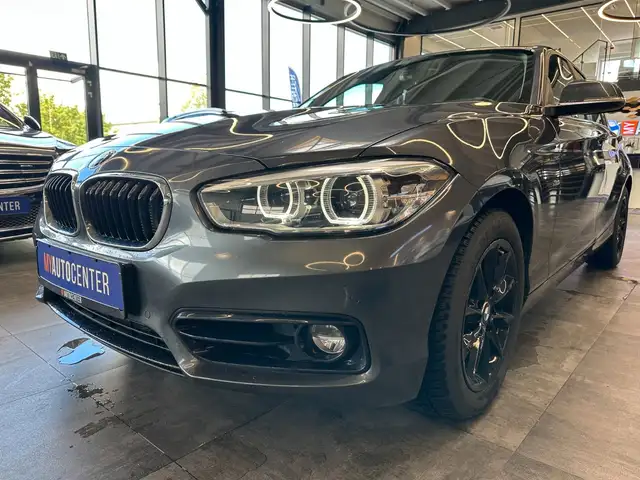 BMW 1 Series view 4