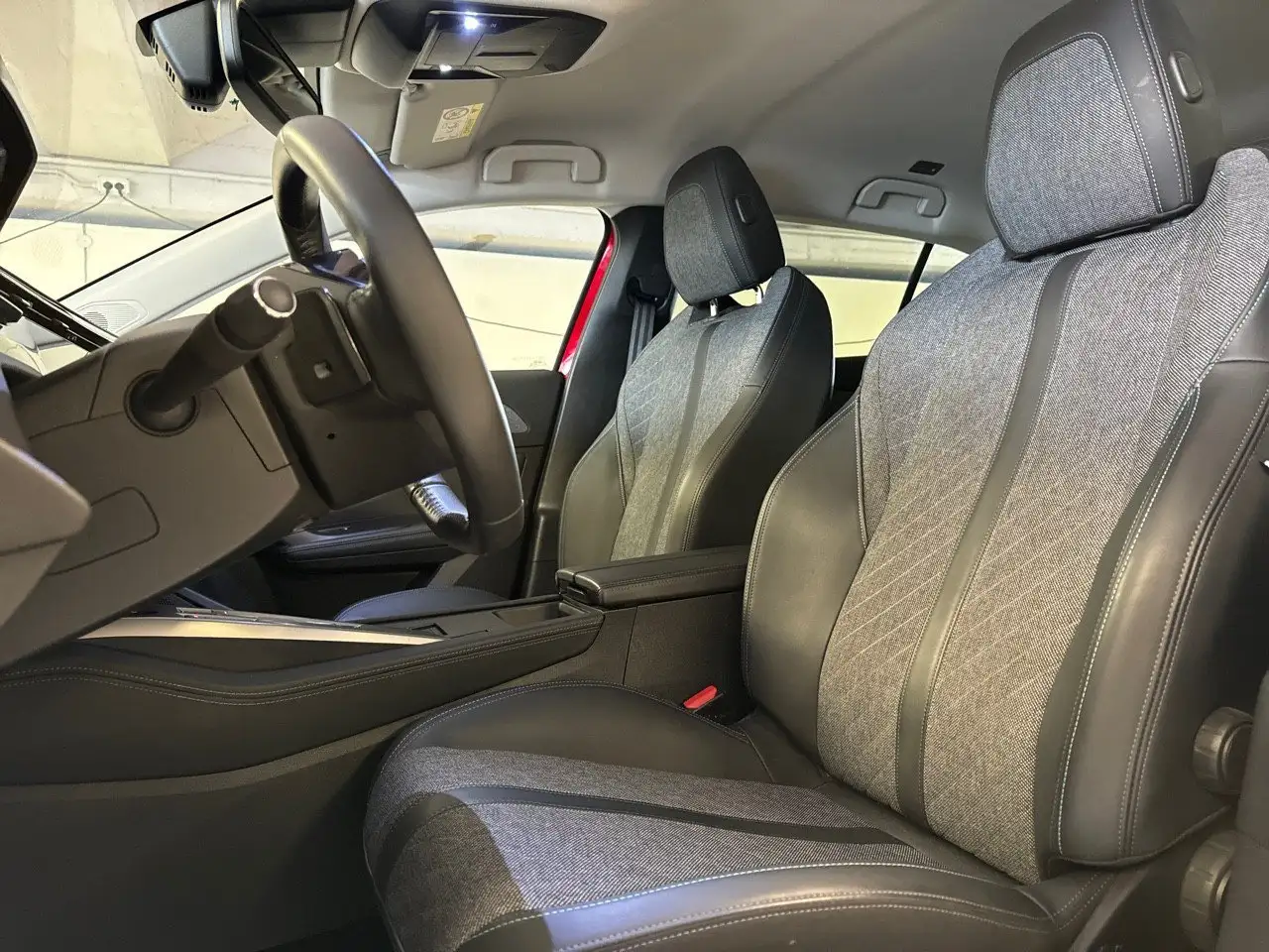 Peugeot 408 Allure Pack PureTech 130 EAT8 S&S aut. 9