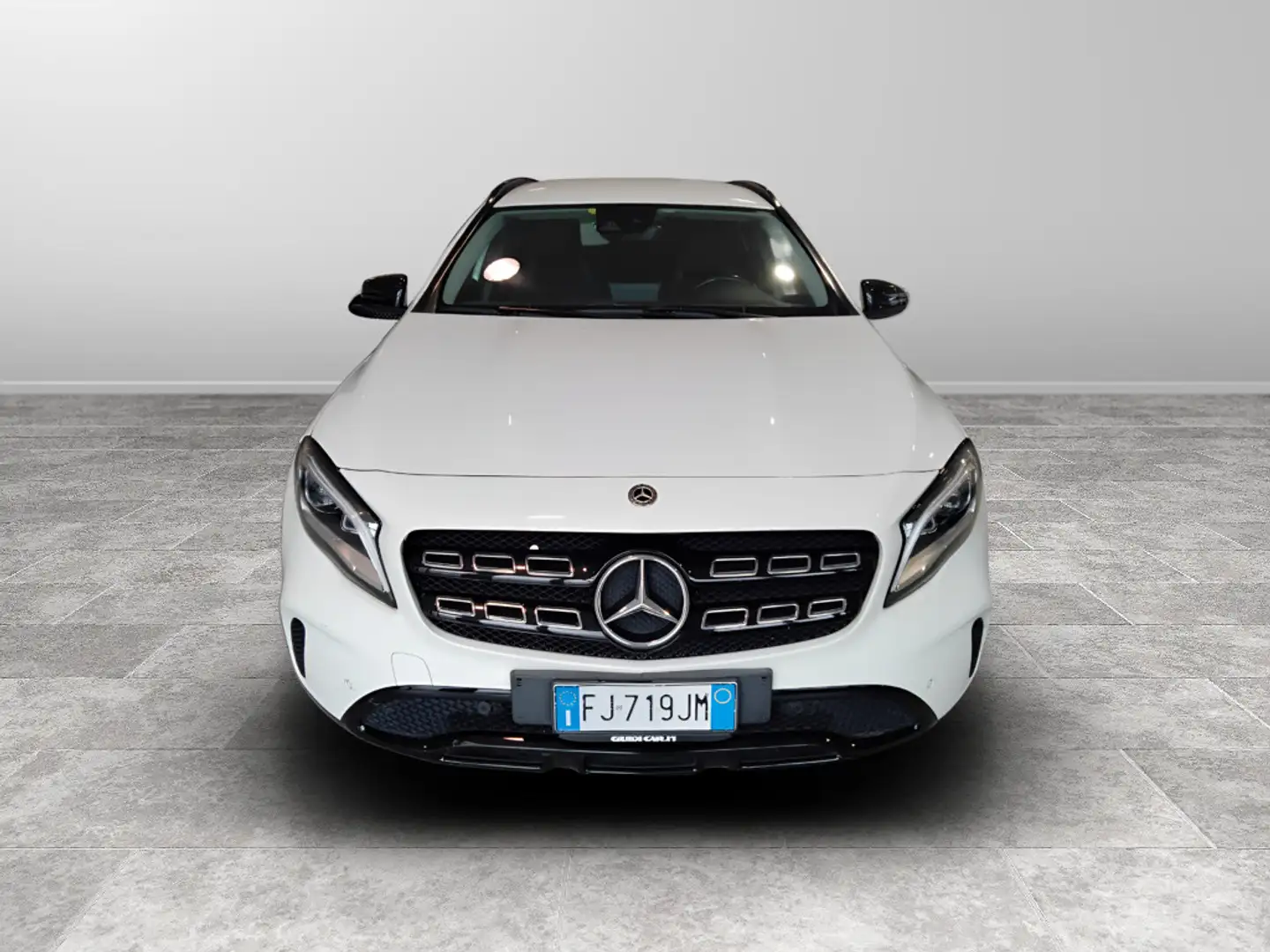 Mercedes-Benz GLA 200 d Automatic Sport White - 2