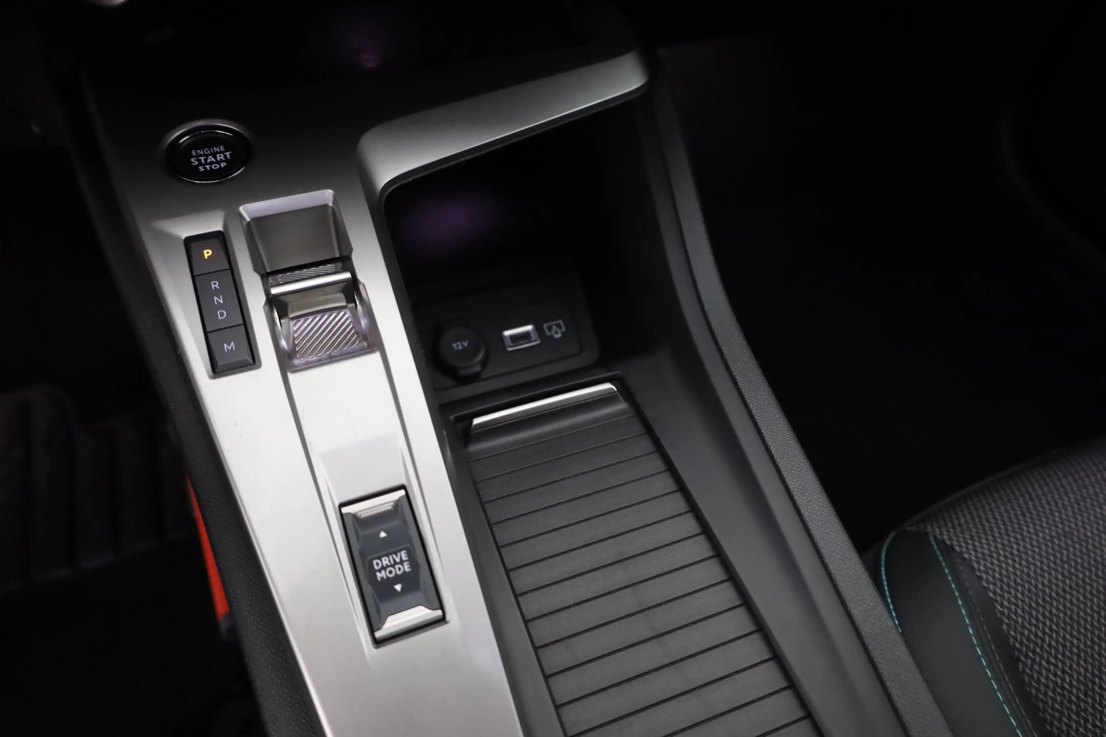 Peugeot 408 1.2 Hybrid 145 Aut. LED ACC Navi Kamera — photo 13