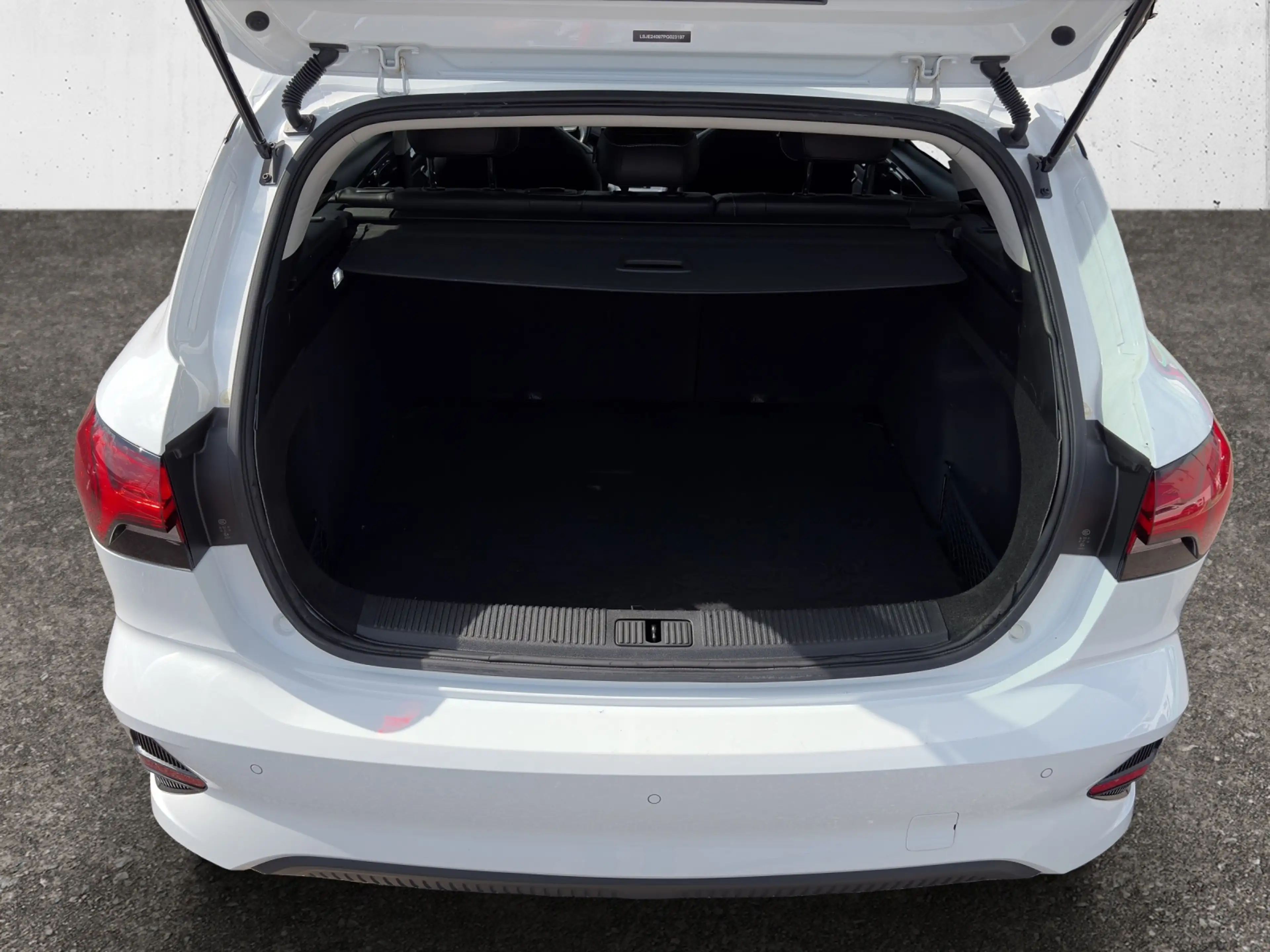 MG MG5 EV Luxury 61 kWh Maximal Range 5t. — photo 9