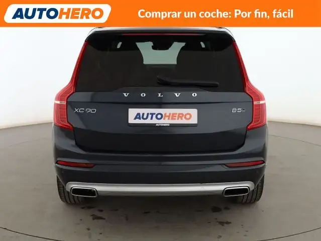 Volvo XC90 view 5