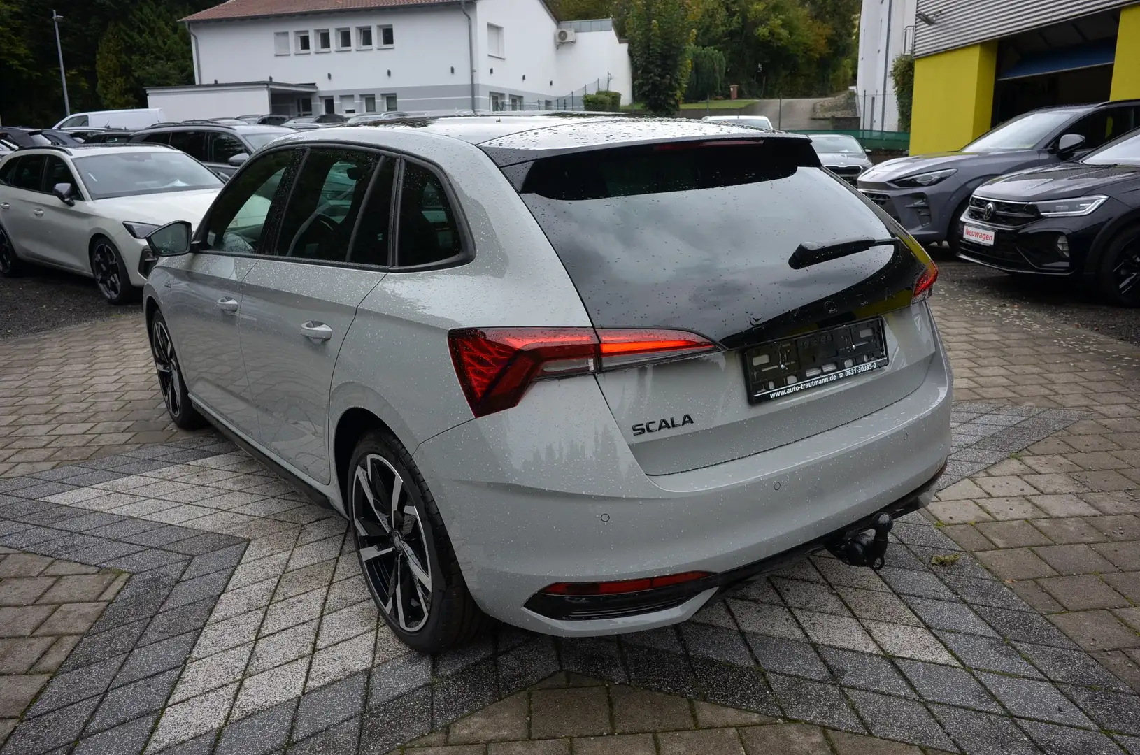 Skoda Scala 1.5 TSI DSG Monte Carlo 4JG+18"+AHK+MATRIX+CAM Grau - 2