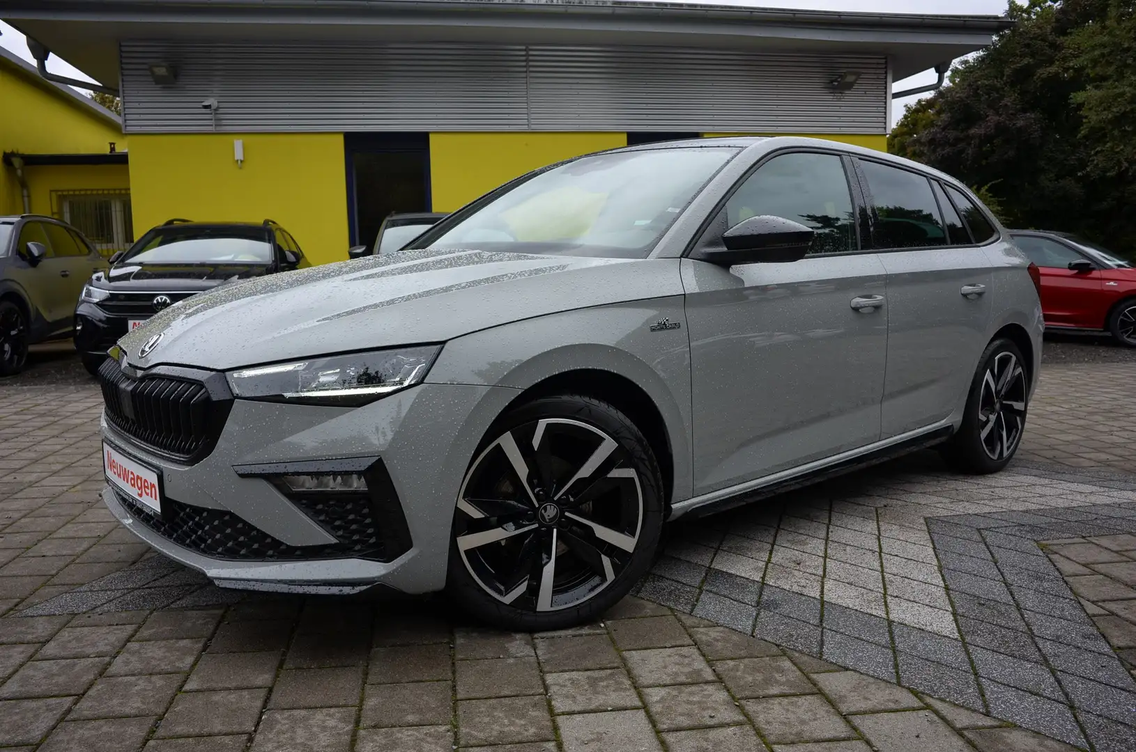 Skoda Scala 1.5 TSI DSG Monte Carlo 4JG+18"+AHK+MATRIX+CAM Grau - 1
