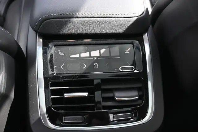 Volvo XC60 view 12
