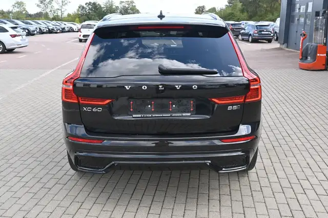 Volvo XC60 view 5