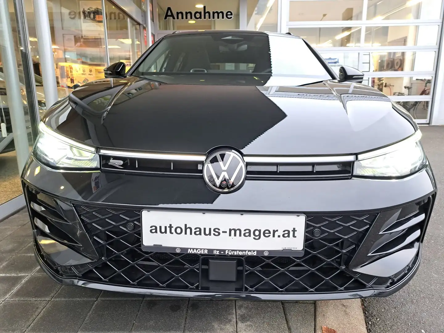 Volkswagen Passat Variant Sport eTSI DSG Schwarz - 2