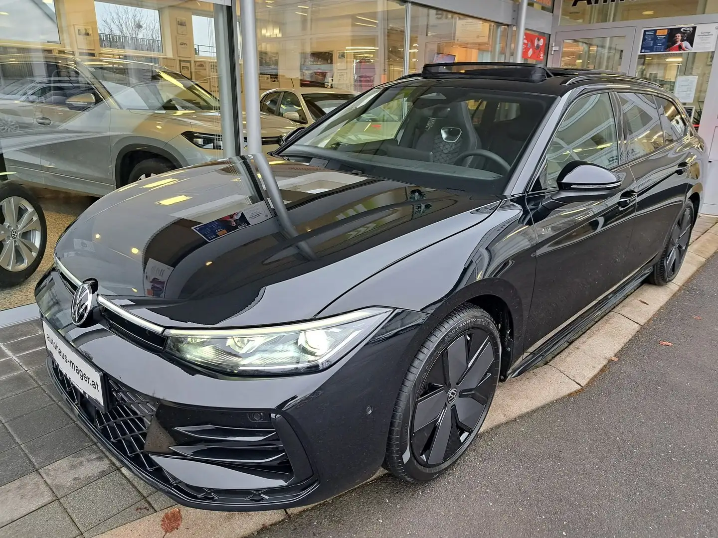 Volkswagen Passat Variant Sport eTSI DSG Schwarz - 1