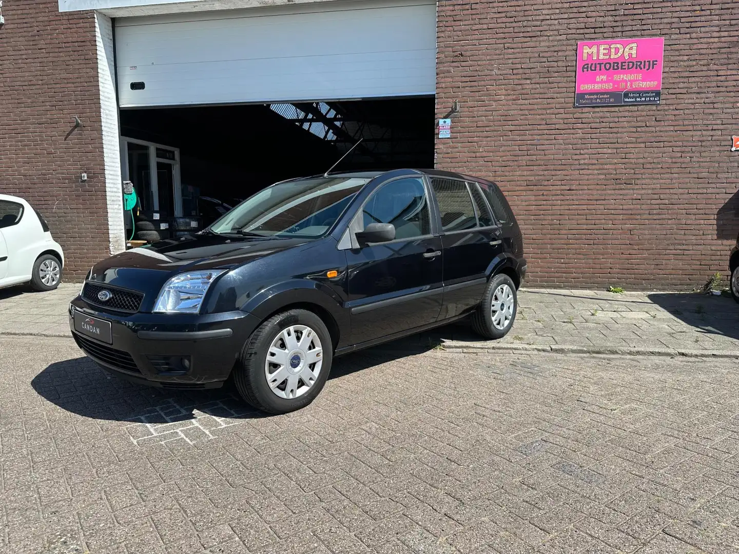 Ford Fusion 1.4-16V Trend |Elektrische Ramen | Jaar APK Zwart - 1